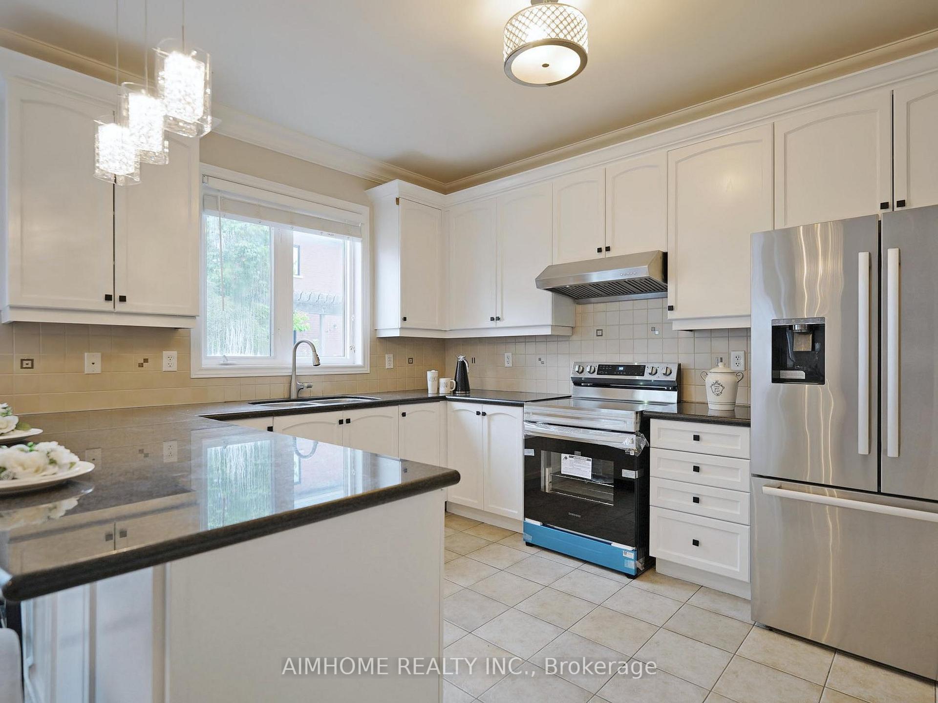 Photo 9 of 98 Ames Crescent, Aurora, Bayview Northeast — HOMEH