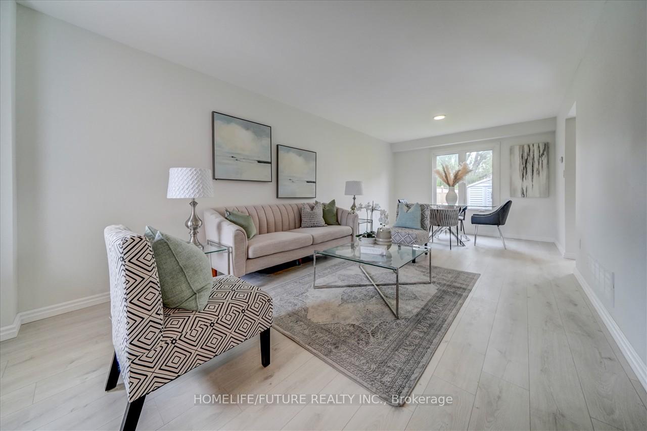 Photo 5 of 14 Knotty Pine Drive, Whitby, Williamsburg — HOMEH