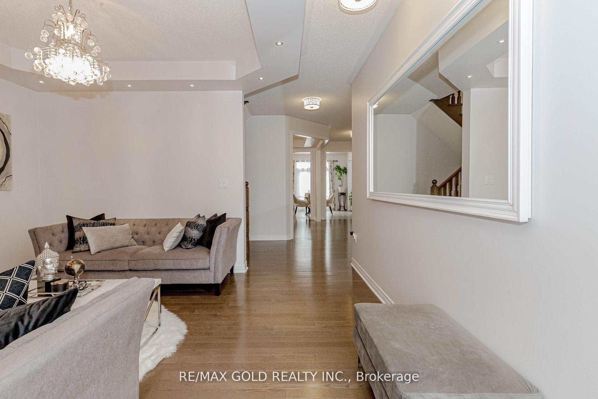 Photo 6 of 91 Goodsway Trail, Brampton, Northwest Brampton — HOMEH