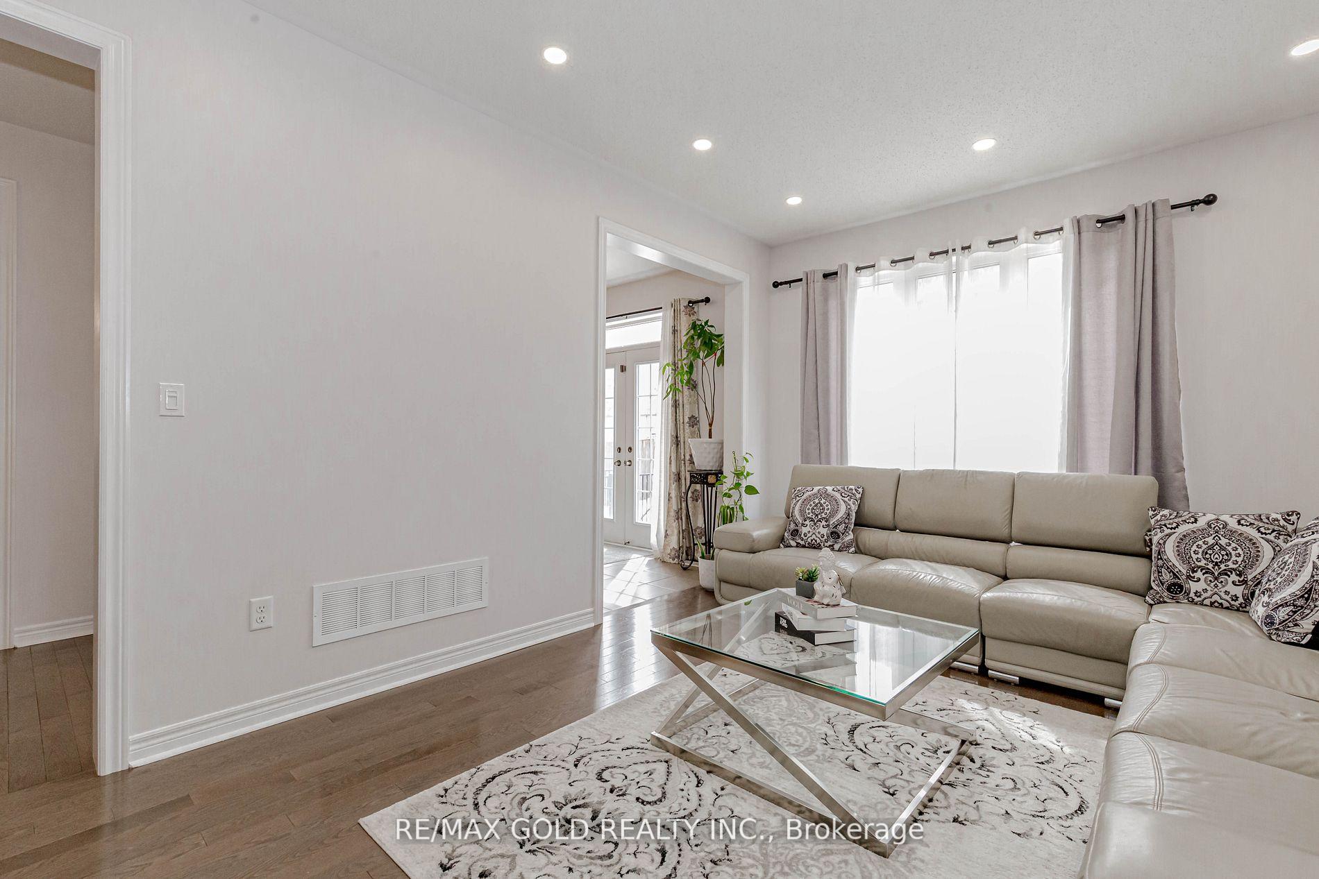 Photo 12 of 91 Goodsway Trail, Brampton, Northwest Brampton — HOMEH