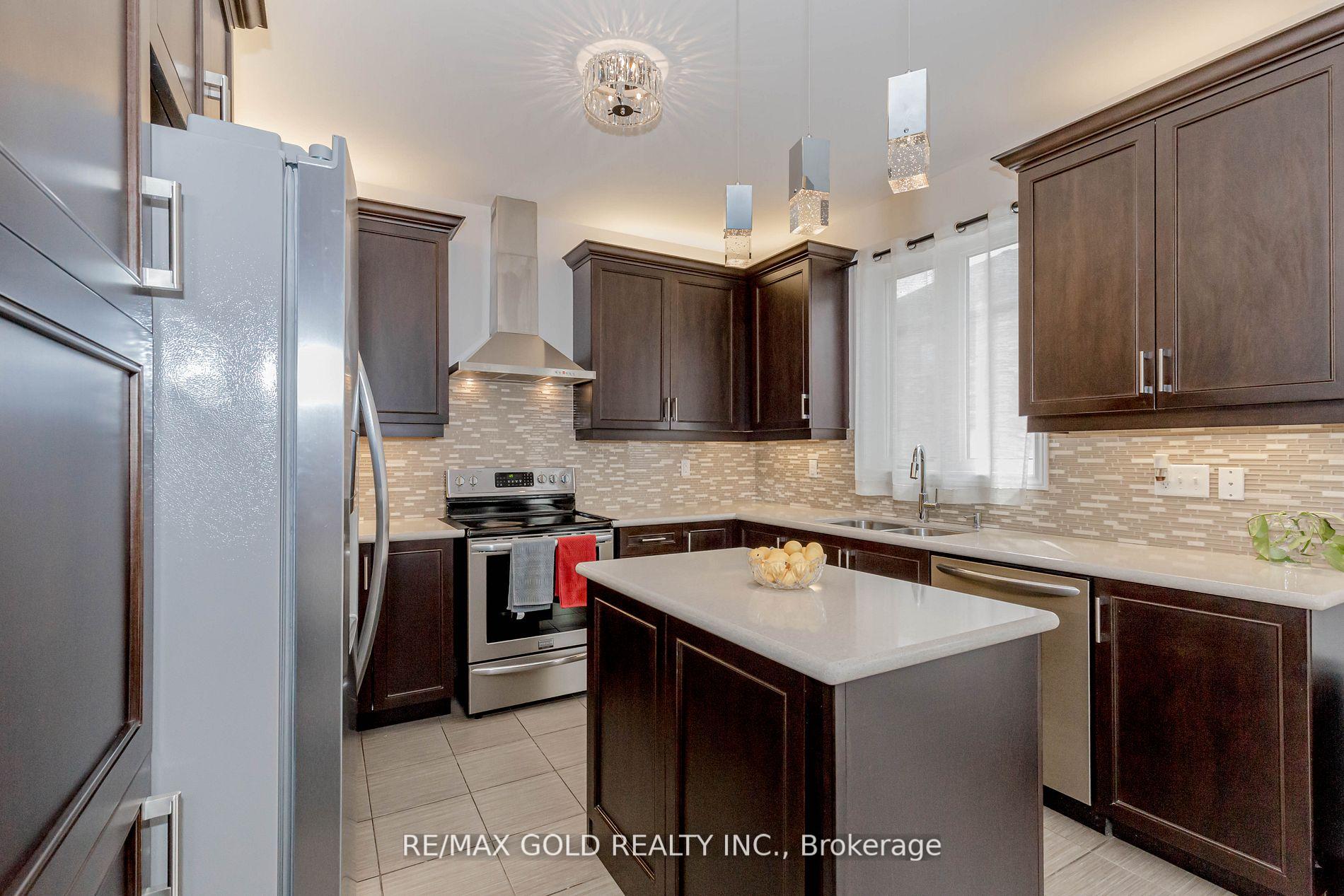Photo 19 of 91 Goodsway Trail, Brampton, Northwest Brampton — HOMEH