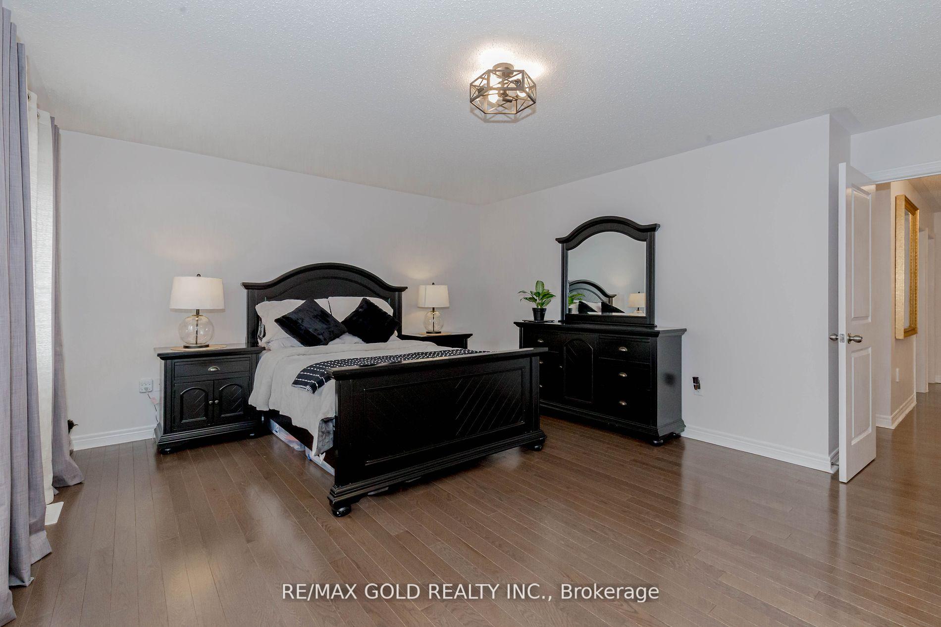 Photo 17 of 91 Goodsway Trail, Brampton, Northwest Brampton — HOMEH