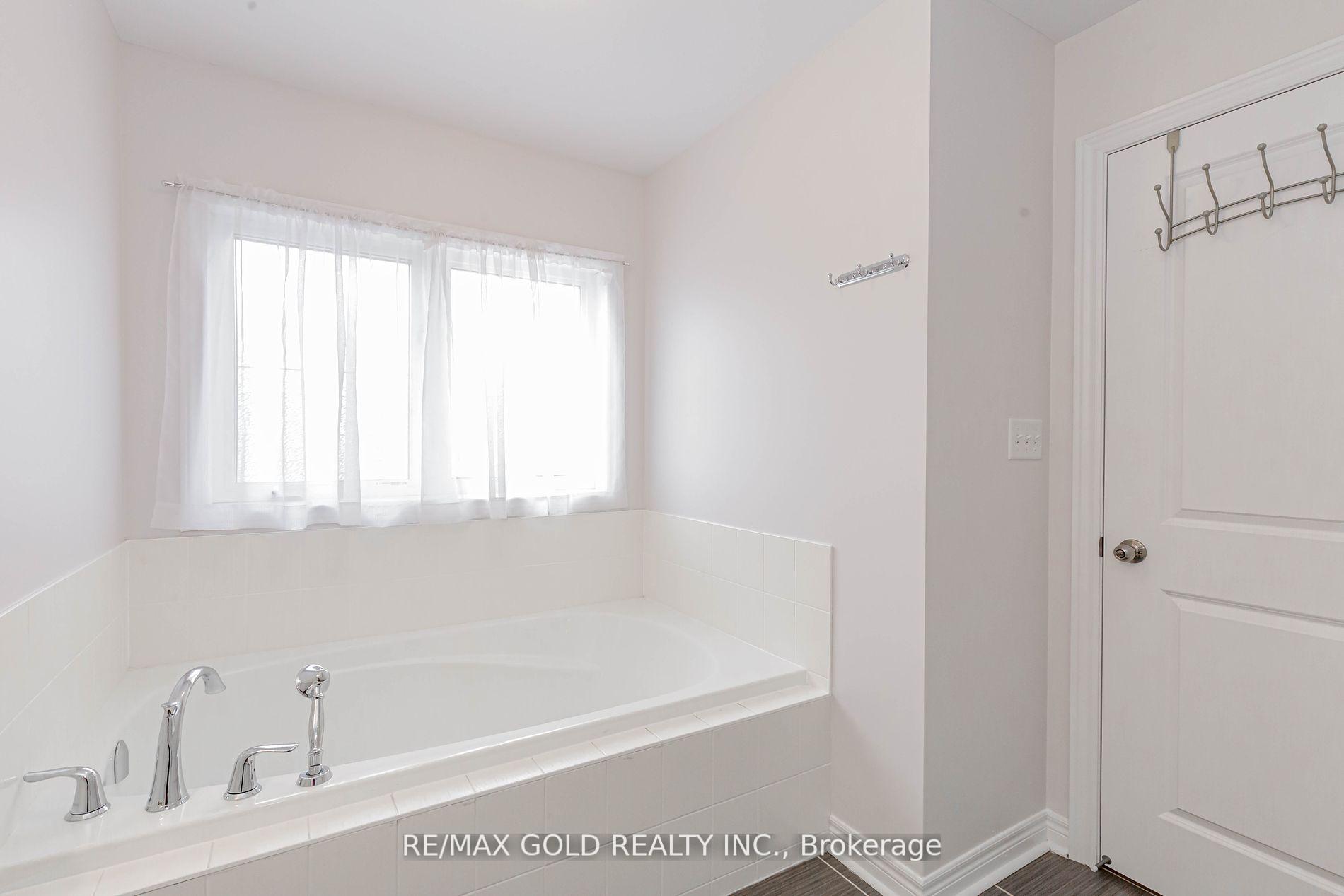 Photo 23 of 91 Goodsway Trail, Brampton, Northwest Brampton — HOMEH
