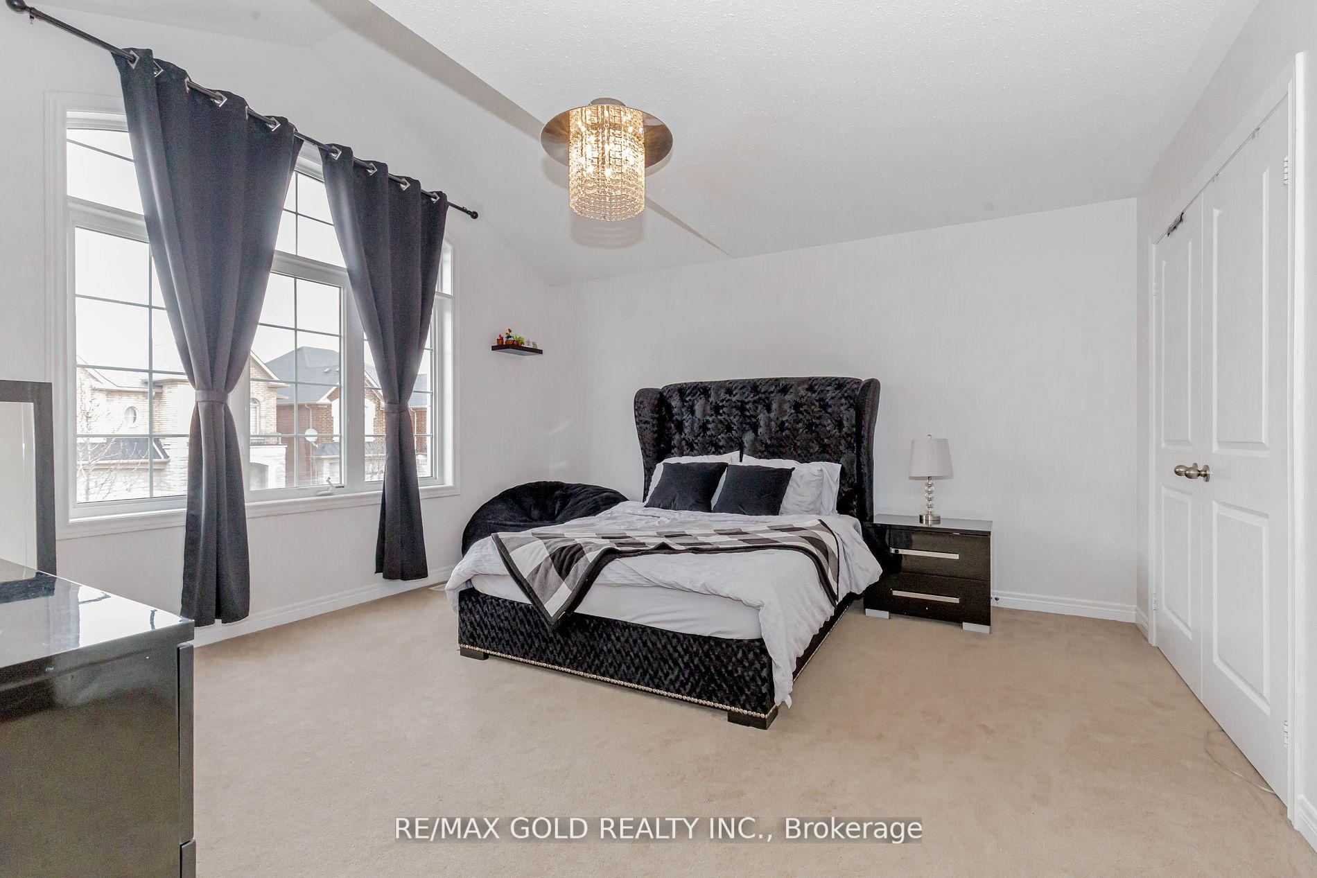 Photo 16 of 91 Goodsway Trail, Brampton, Northwest Brampton — HOMEH