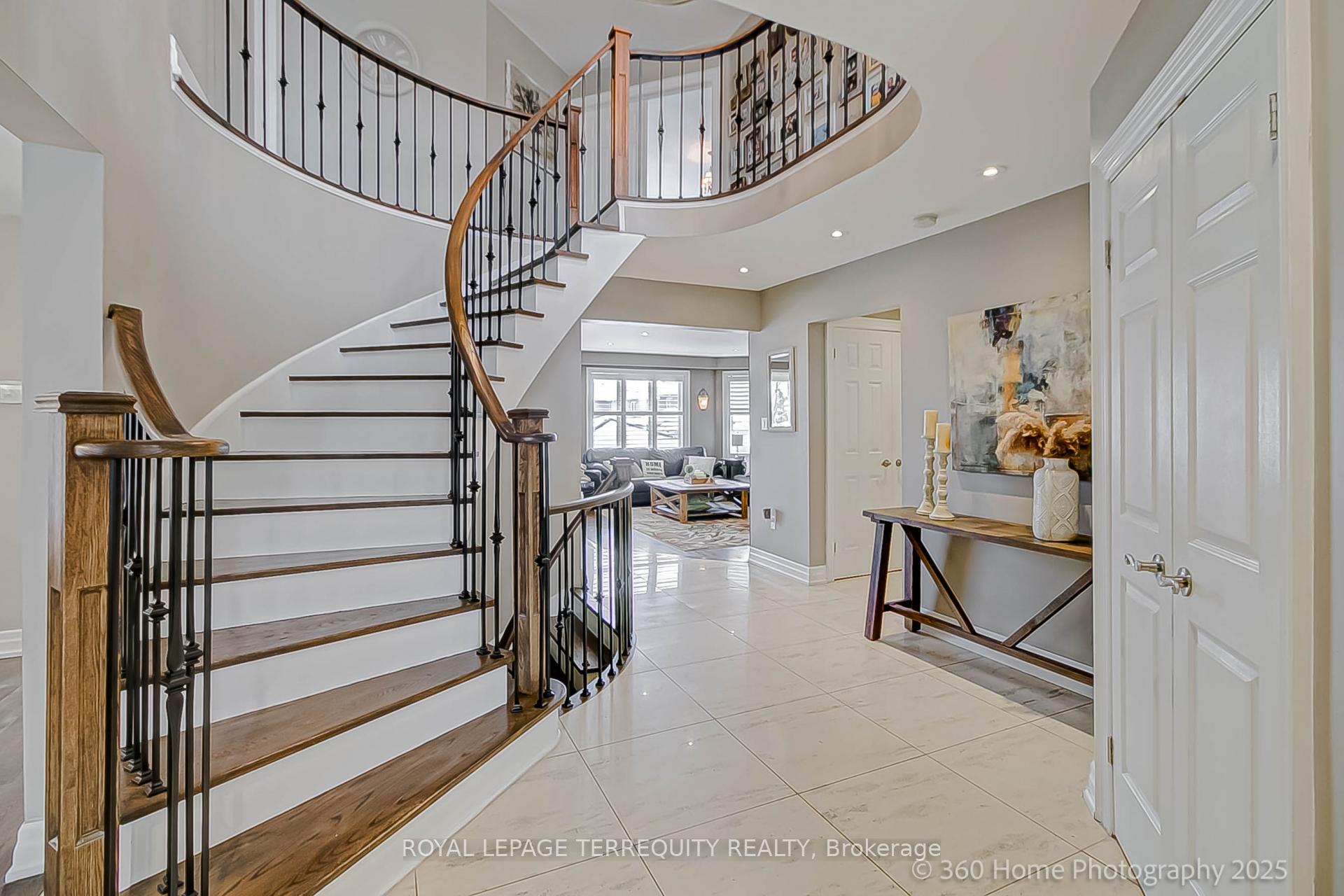 Photo 2 of 258 Landsbridge Street, Caledon, Bolton East — HOMEH