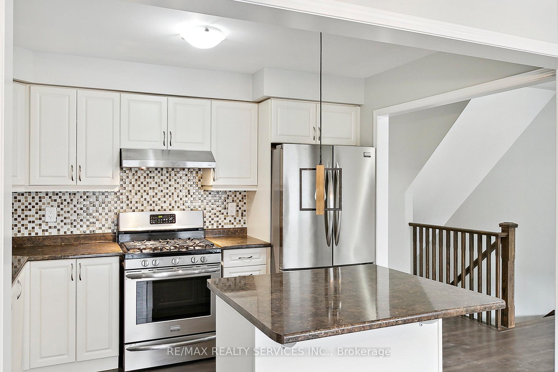 Photo 12 of 8 Toledo Lane, Brampton, Credit Valley — HOMEH