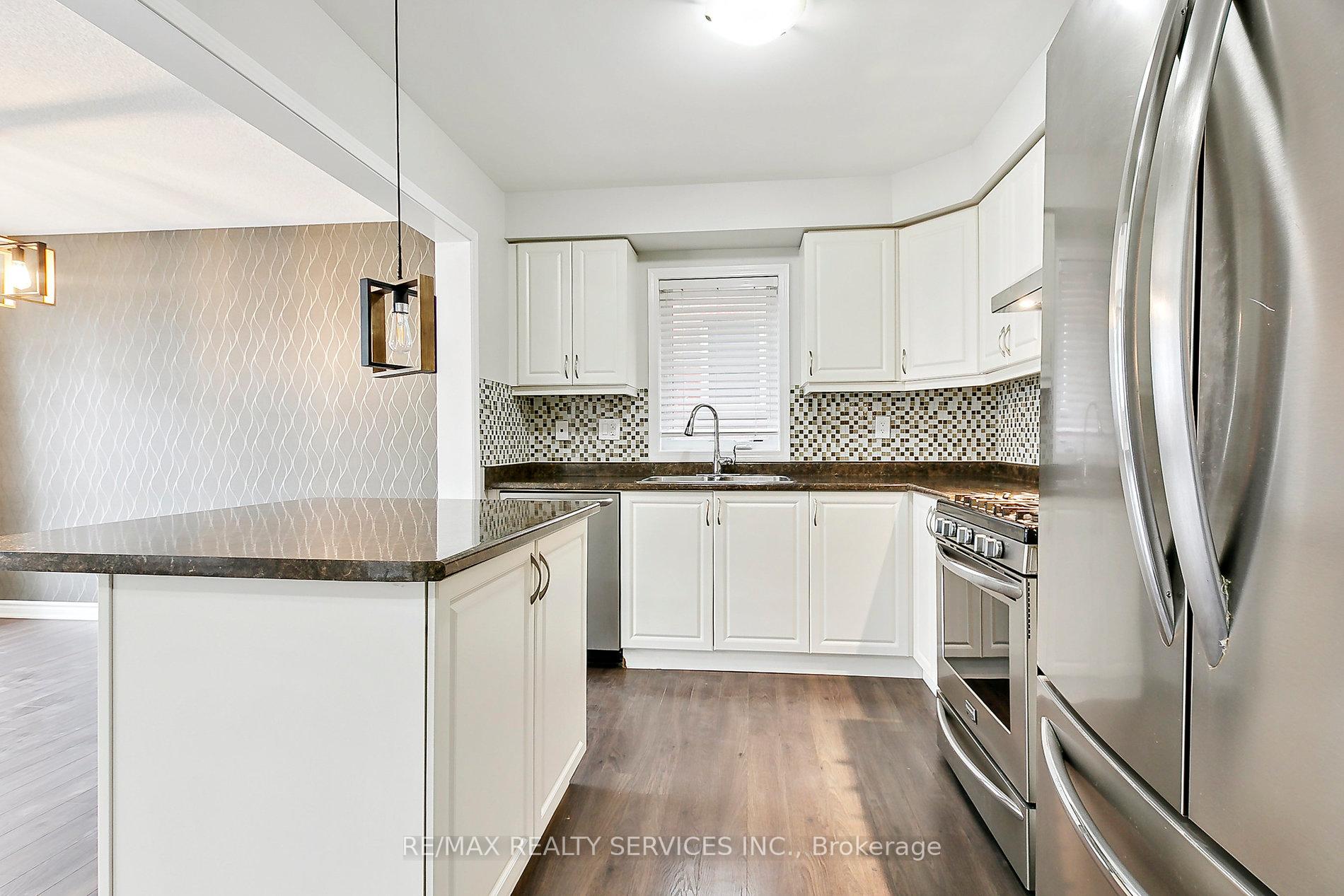 Photo 15 of 8 Toledo Lane, Brampton, Credit Valley — HOMEH