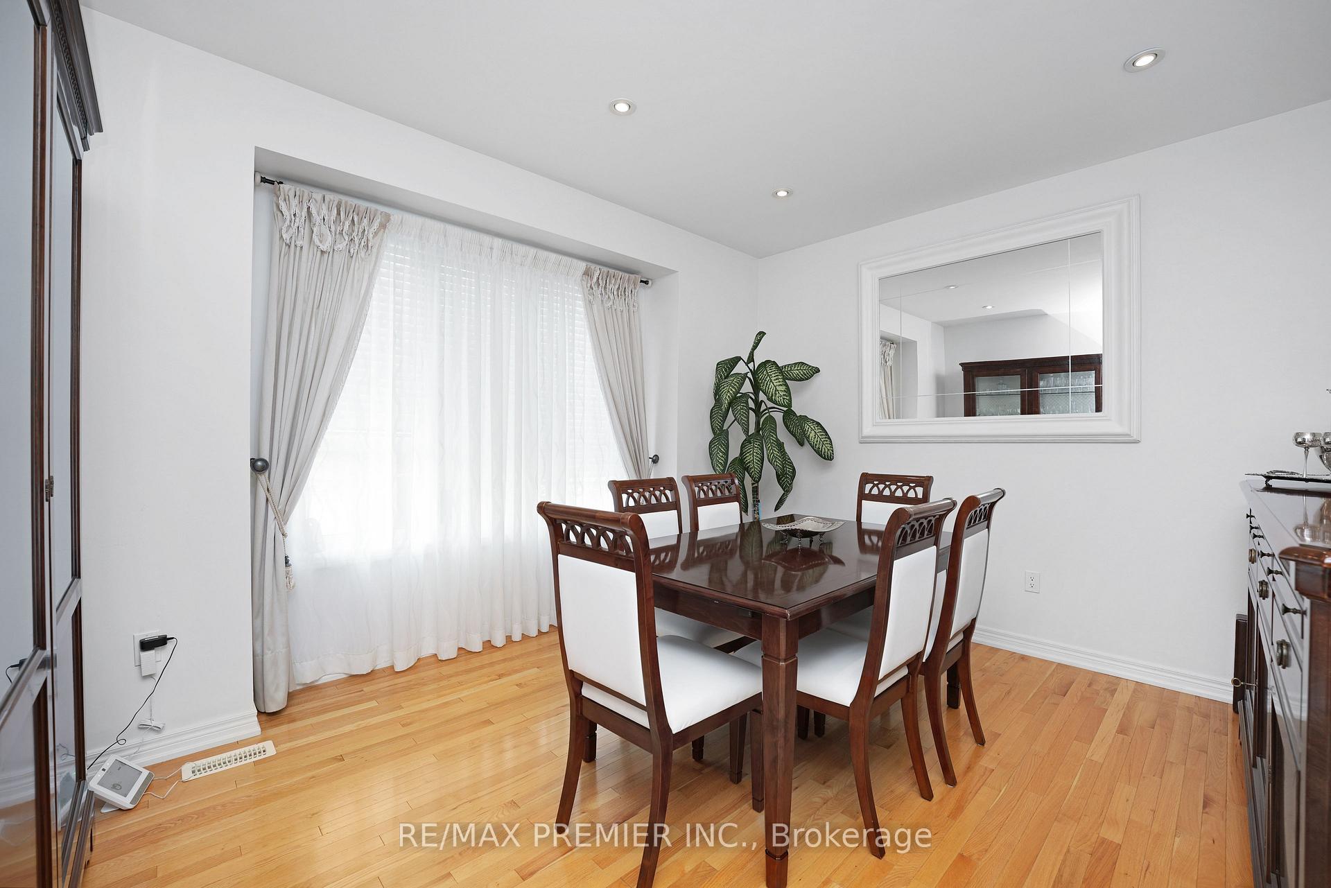 Photo 10 of 217 Barons Street, Vaughan, Kleinburg — HOMEH
