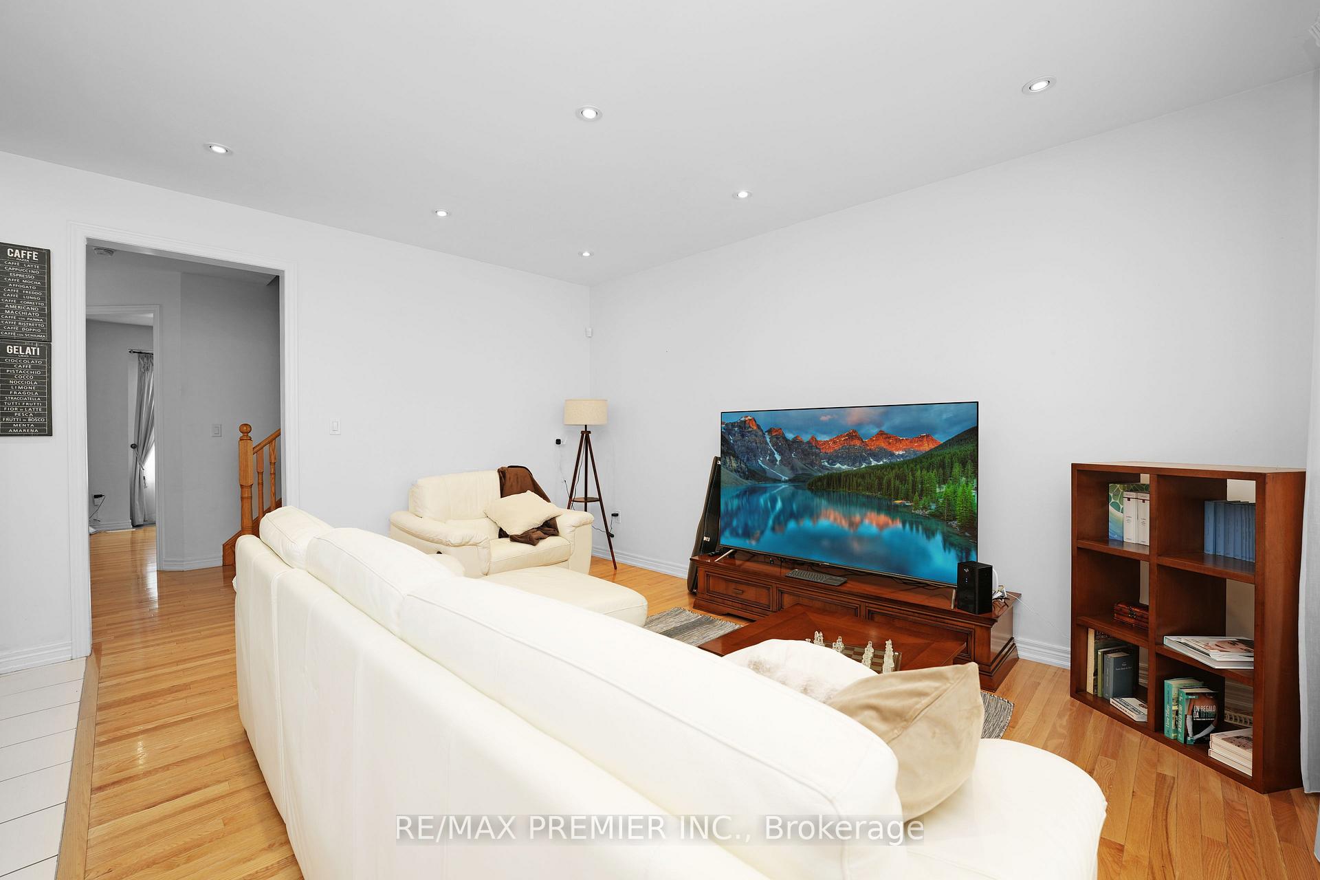 Photo 8 of 217 Barons Street, Vaughan, Kleinburg — HOMEH