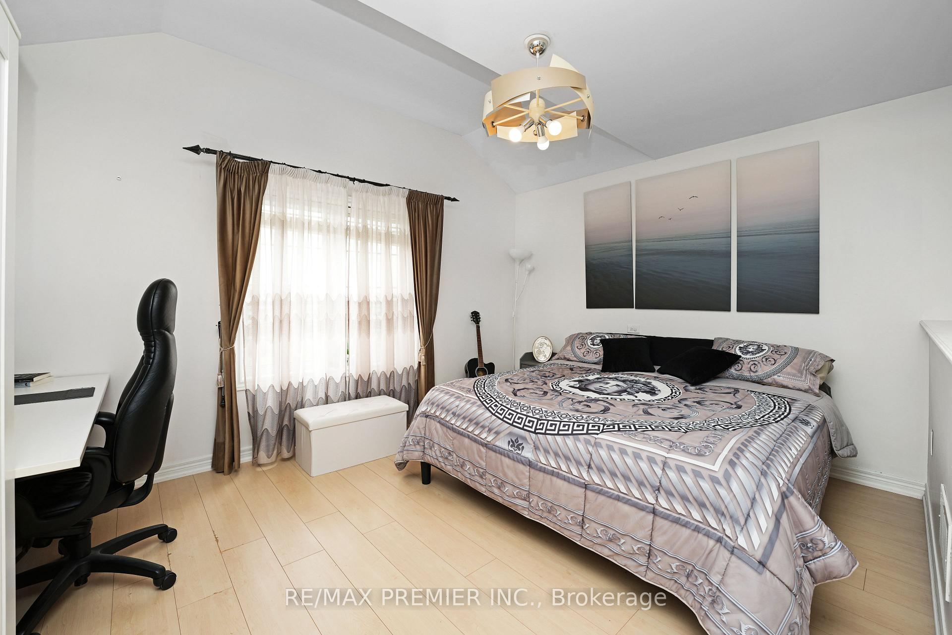 Photo 16 of 217 Barons Street, Vaughan, Kleinburg — HOMEH