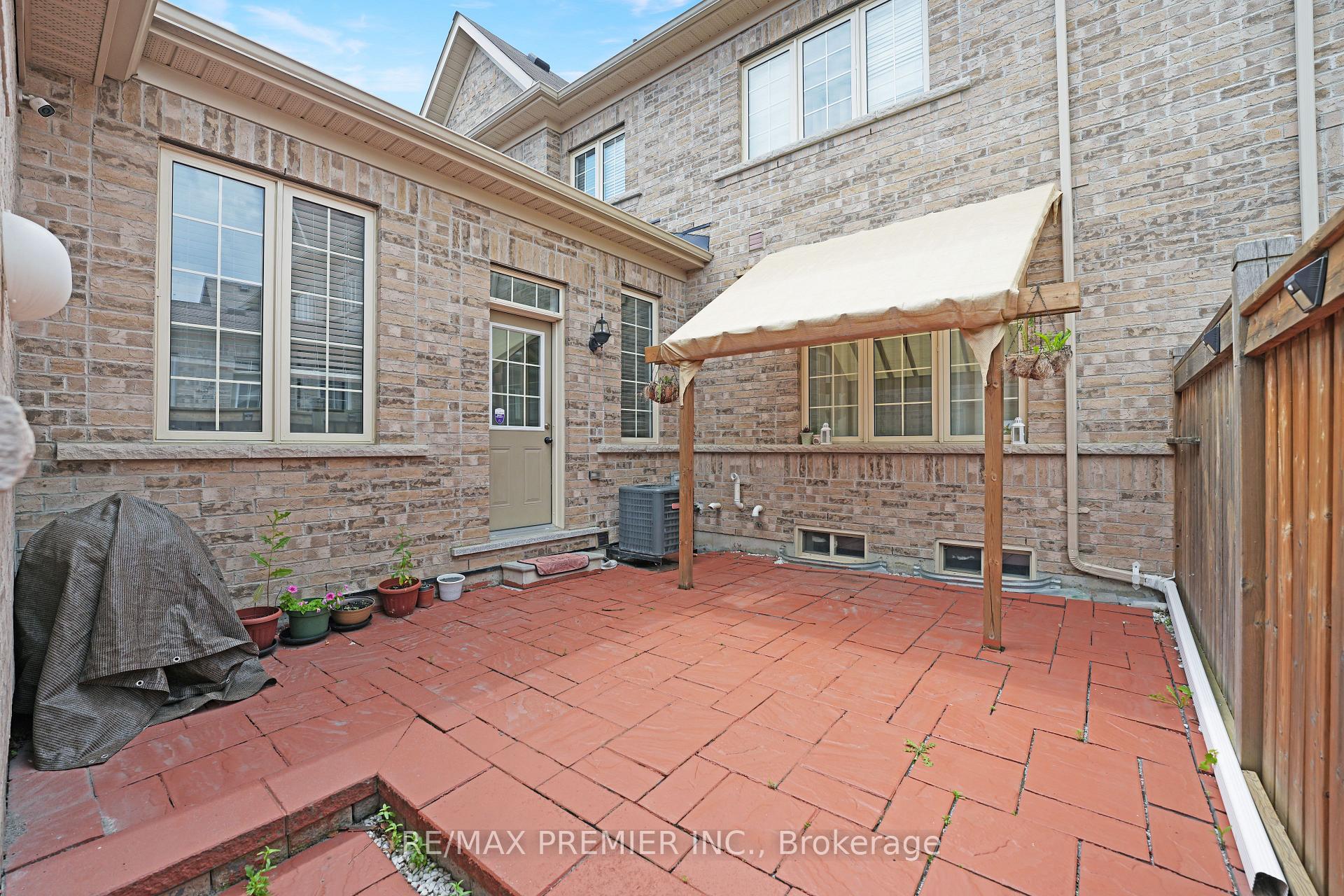 Photo 18 of 217 Barons Street, Vaughan, Kleinburg — HOMEH