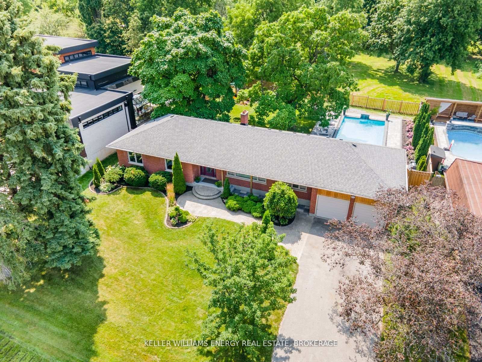 Photo 19 of 851 Swiss Heights, Oshawa, Pinecrest — HOMEH
