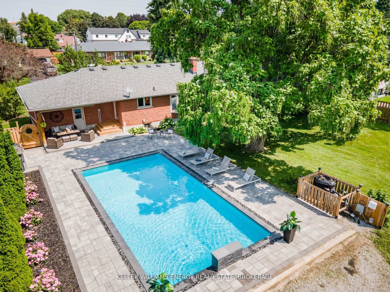 Photo 16 of 851 Swiss Heights, Oshawa, Pinecrest — HOMEH
