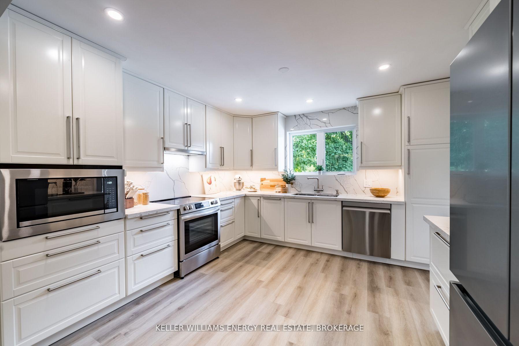 Photo 6 of 851 Swiss Heights, Oshawa, Pinecrest — HOMEH