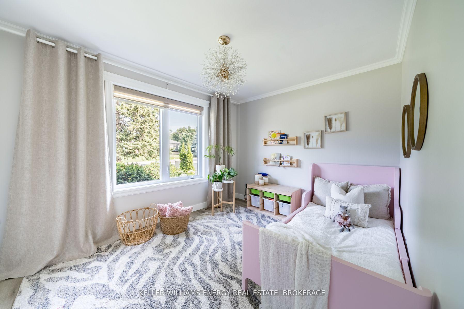 Photo 23 of 851 Swiss Heights, Oshawa, Pinecrest — HOMEH