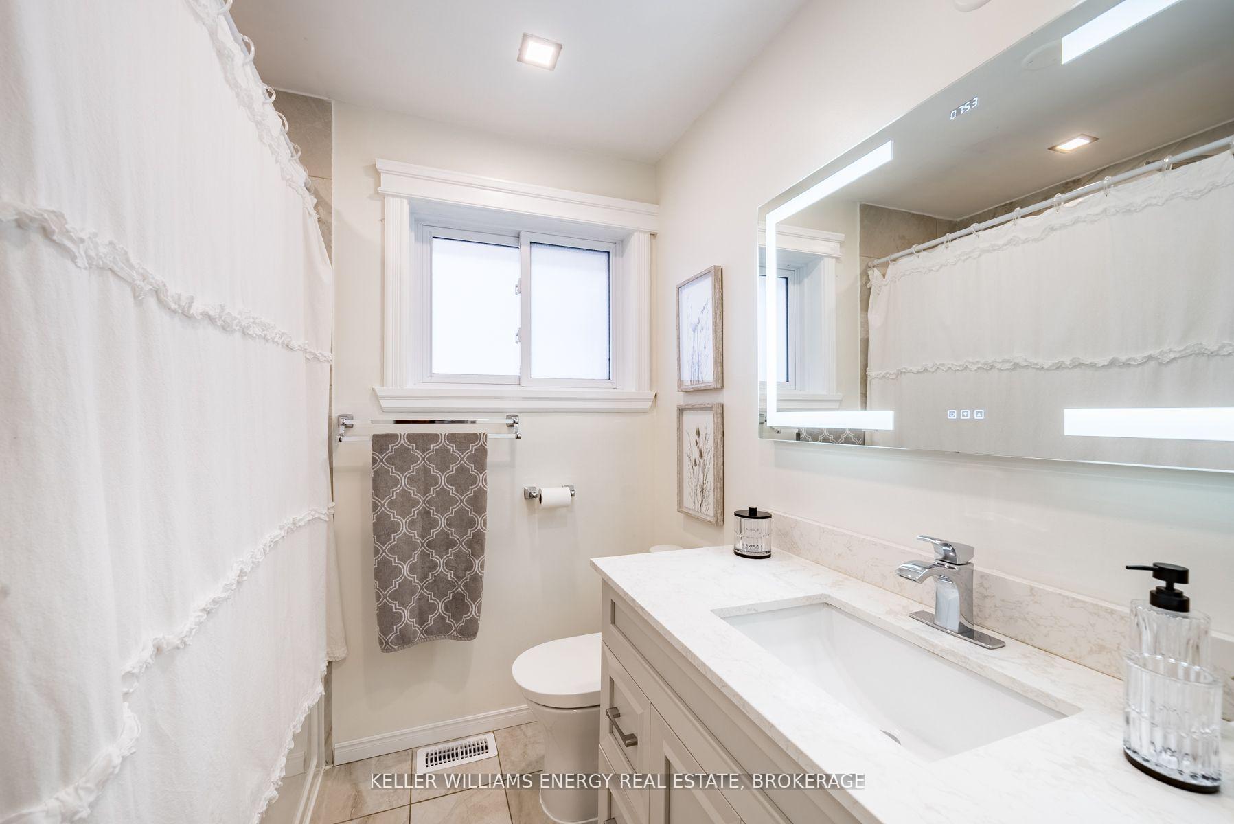 Photo 22 of 851 Swiss Heights, Oshawa, Pinecrest — HOMEH