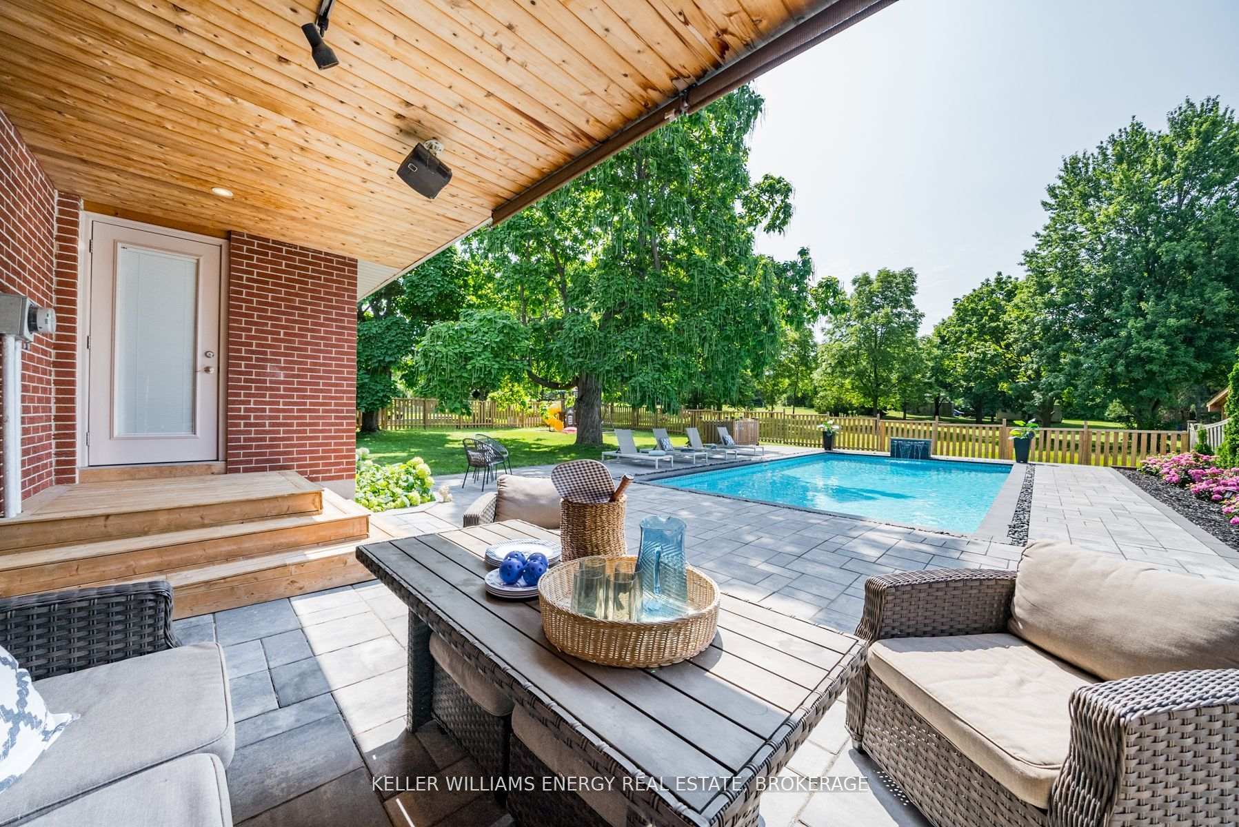 Photo 30 of 851 Swiss Heights, Oshawa, Pinecrest — HOMEH