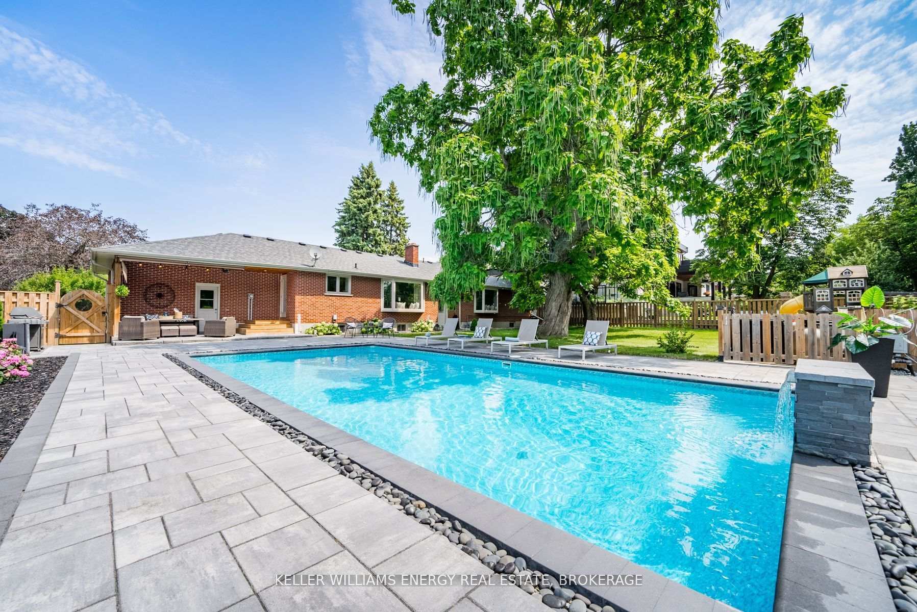 Photo 37 of 851 Swiss Heights, Oshawa, Pinecrest — HOMEH