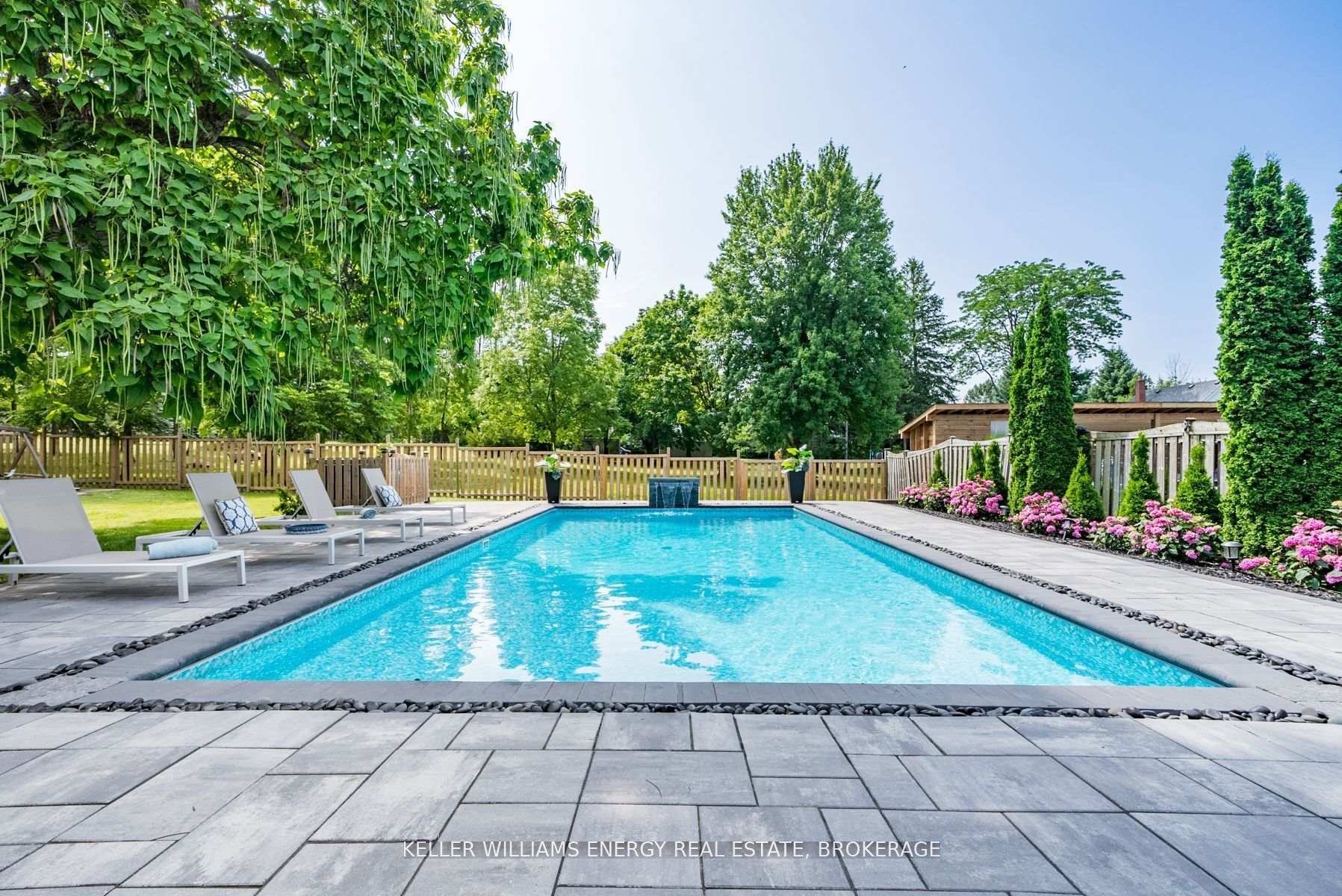 Photo 36 of 851 Swiss Heights, Oshawa, Pinecrest — HOMEH