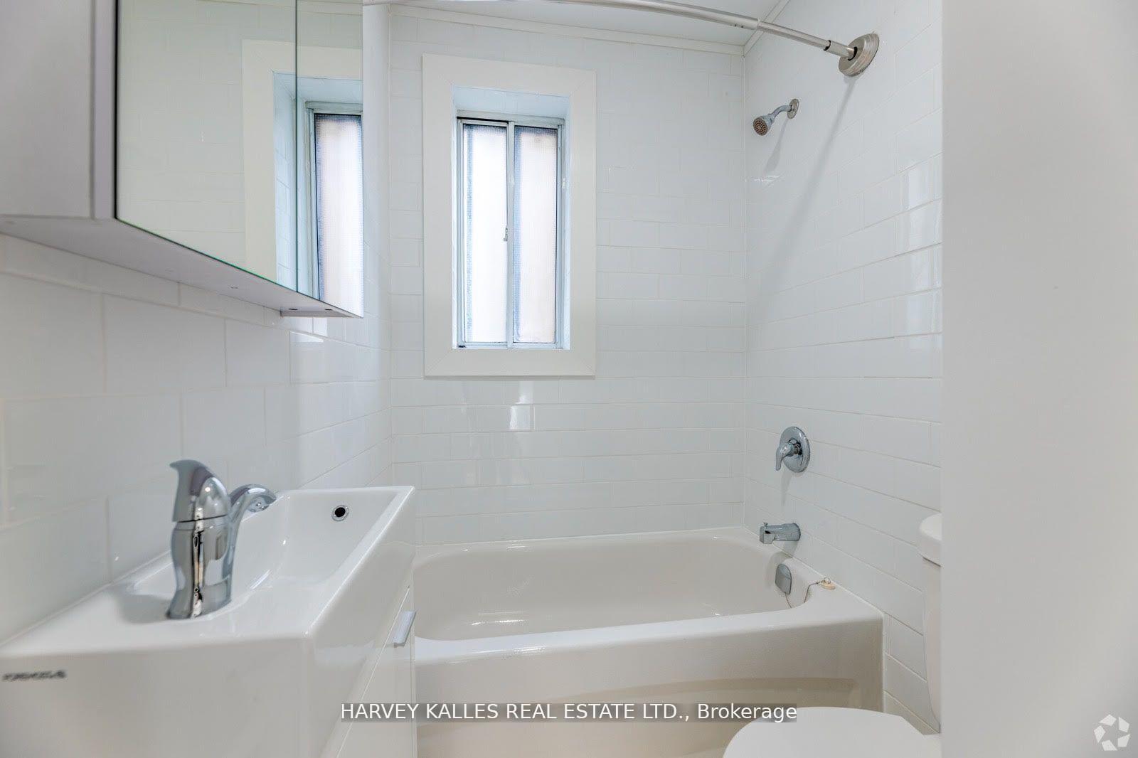 Photo 3 of Unit 38, 320 Lonsdale Road, Toronto, Forest Hill South — HOMEH
