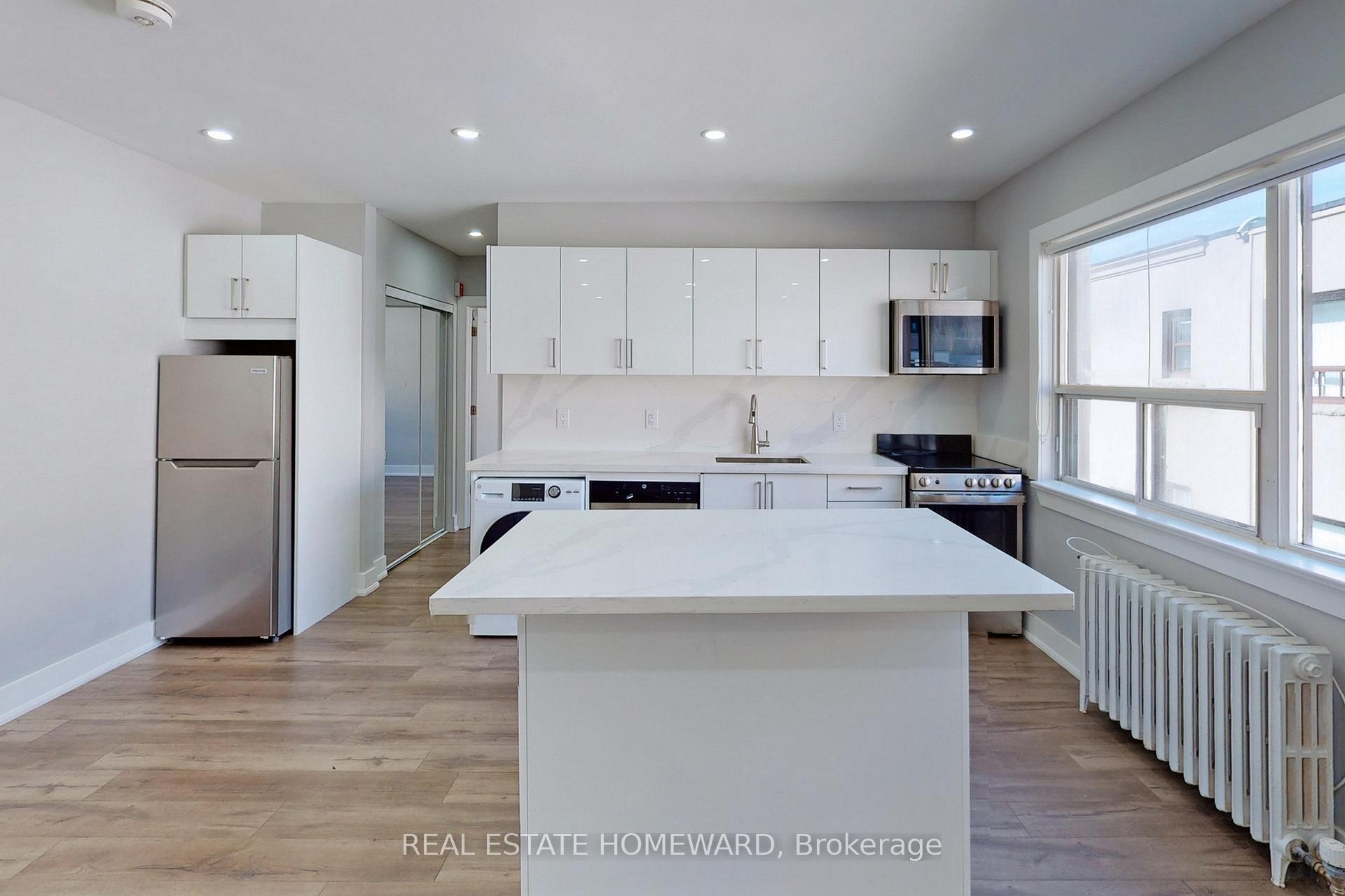 Photo 3 of Unit 204, 1566 Avenue Road, Toronto, Bedford Park-Nortown — HOMEH