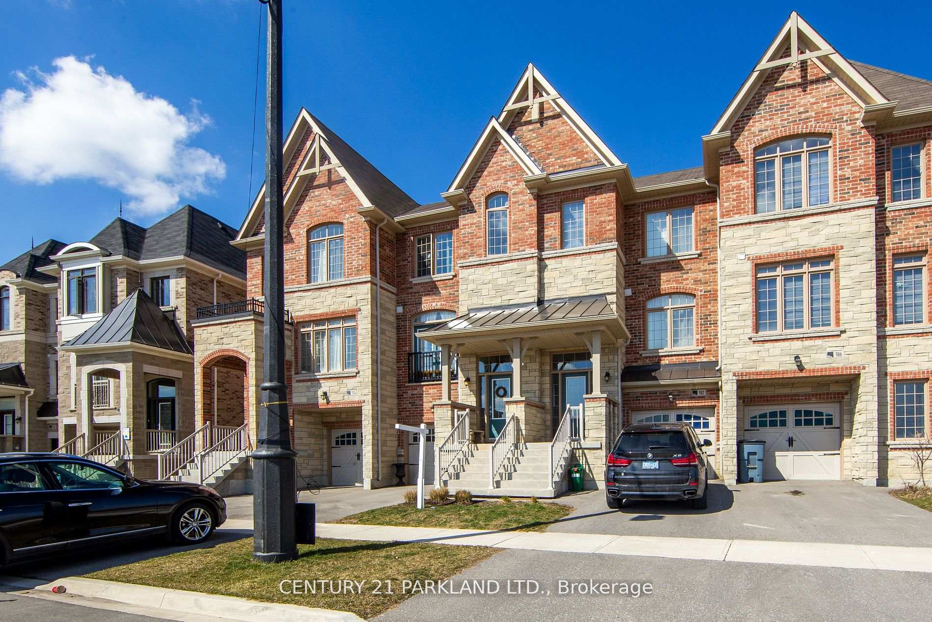Photo 3 of 178 Farooq Boulevard, Vaughan, Vellore Village — HOMEH