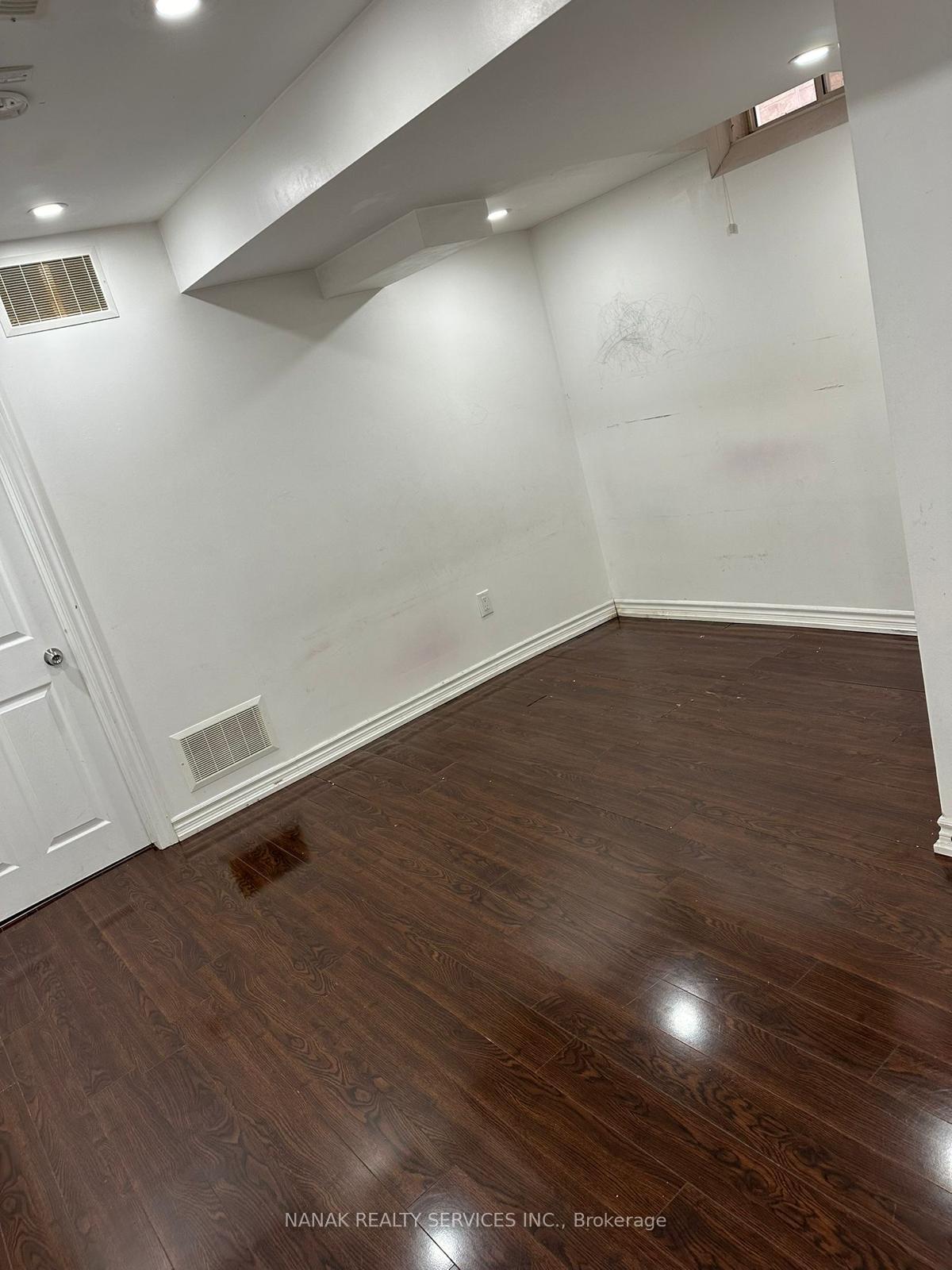 Photo 2 of Unit BSMT, 25 Lone Rock Circle, Brampton, Brampton East — HOMEH