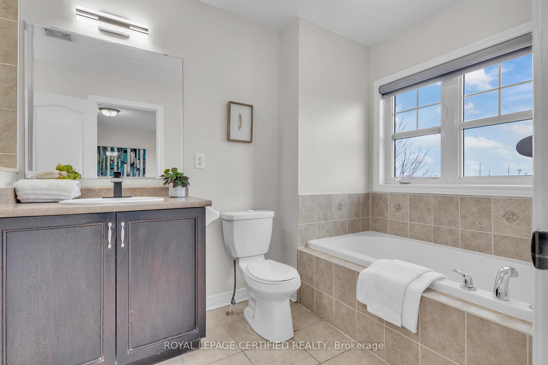 Photo 14 of 66 Goodsway Trail, Brampton, Northwest Brampton — HOMEH