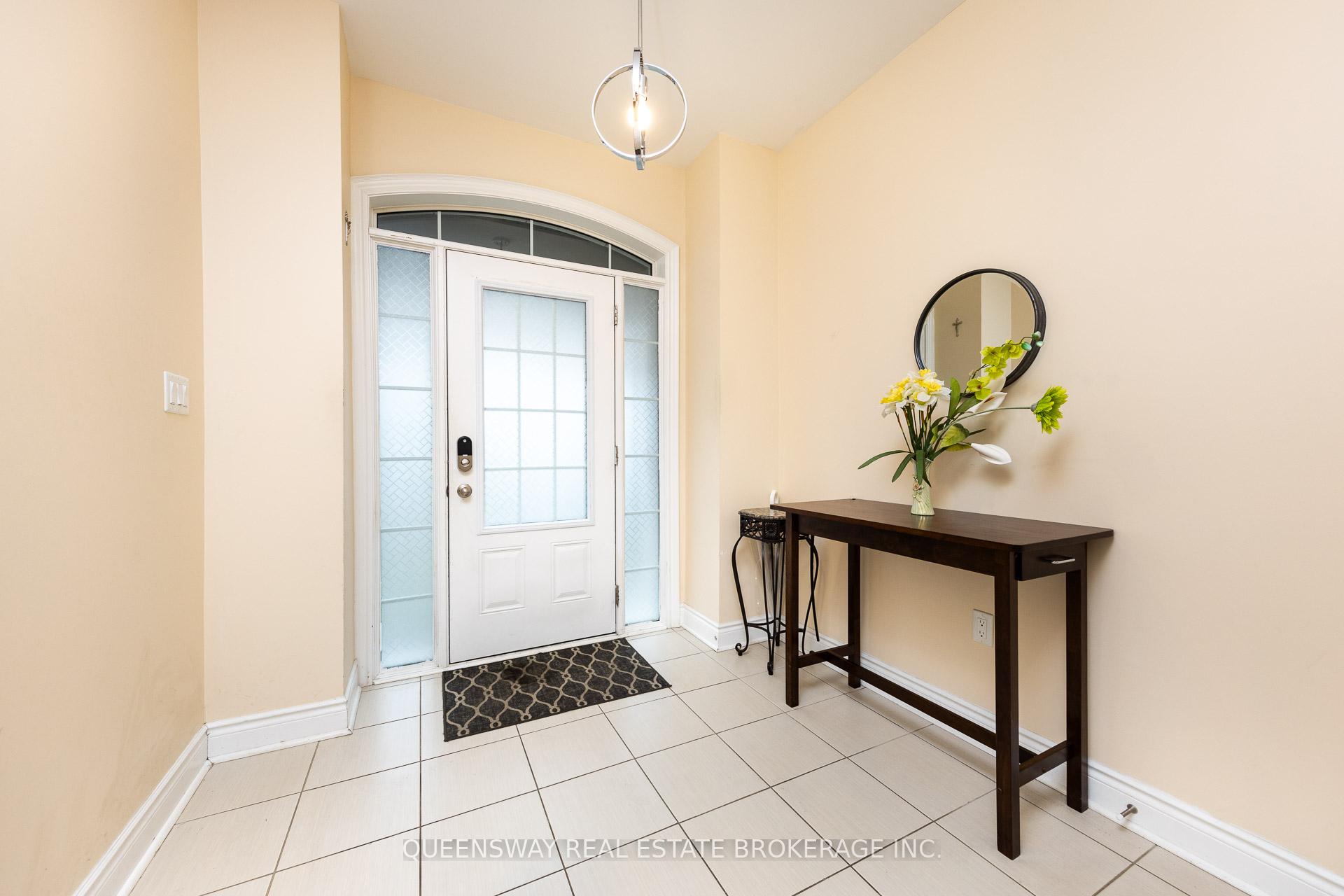 Photo 2 of 30 Ingleside Street, Vaughan, East Woodbridge — HOMEH