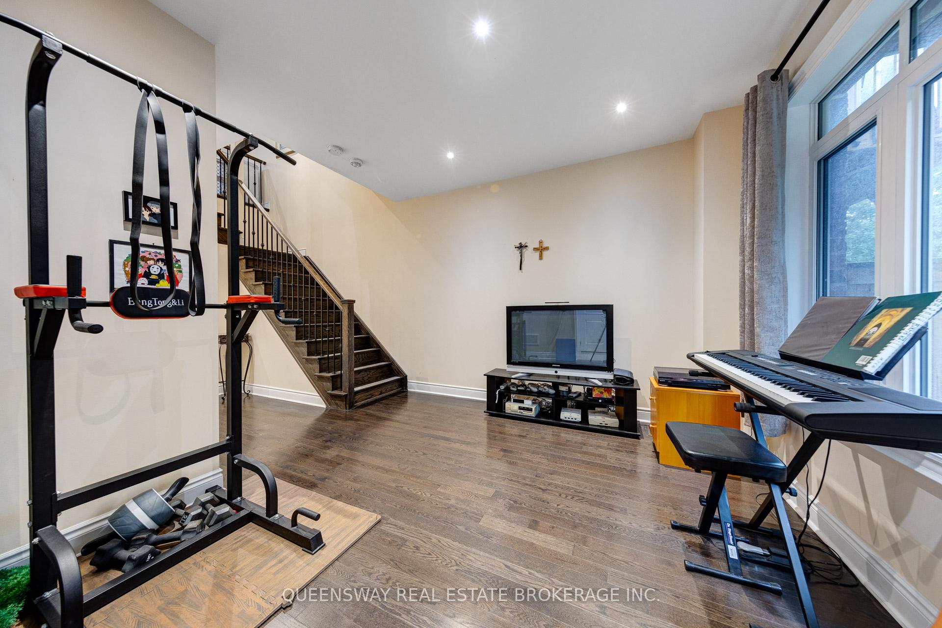 Photo 4 of 30 Ingleside Street, Vaughan, East Woodbridge — HOMEH