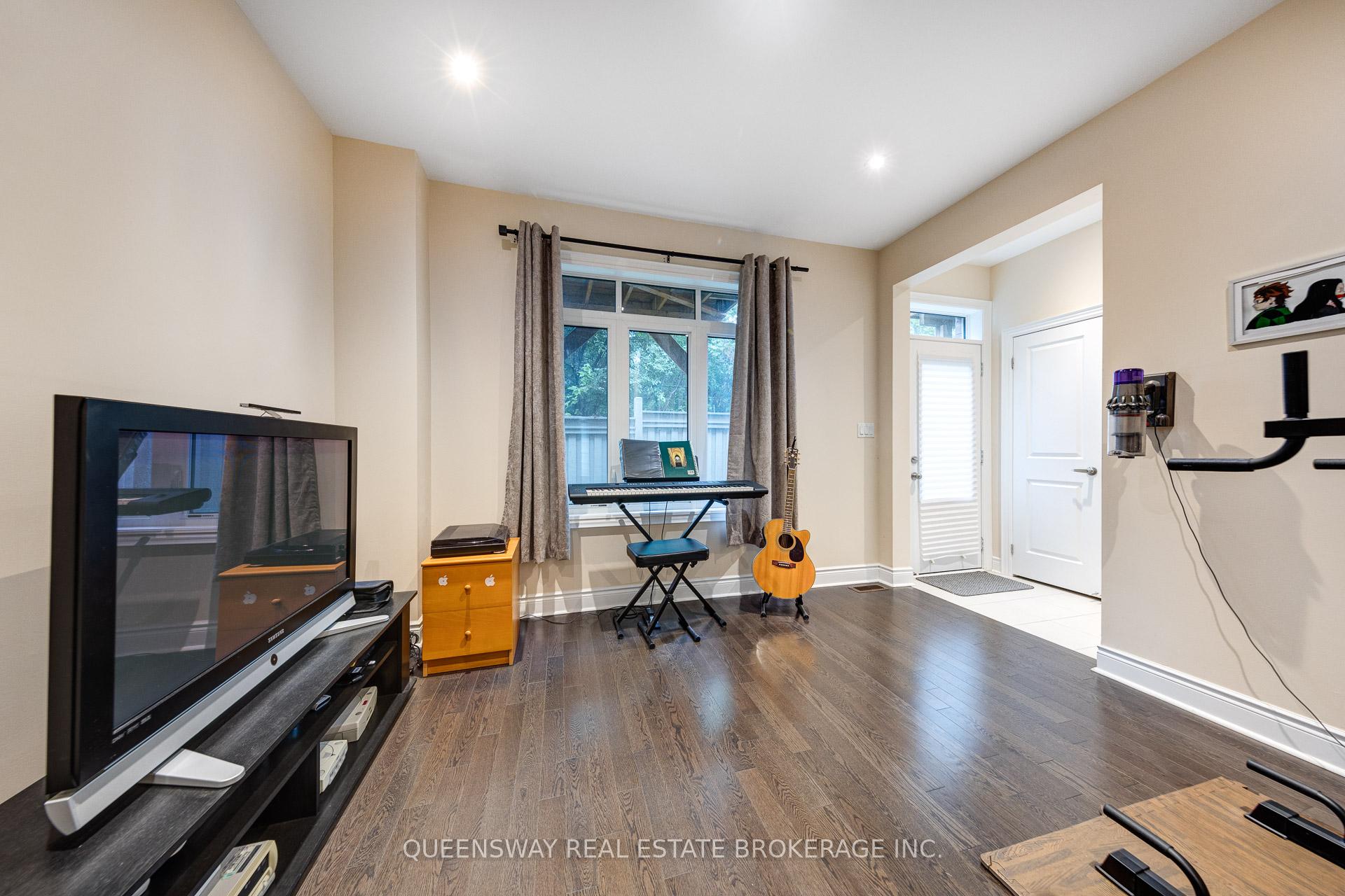 Photo 8 of 30 Ingleside Street, Vaughan, East Woodbridge — HOMEH