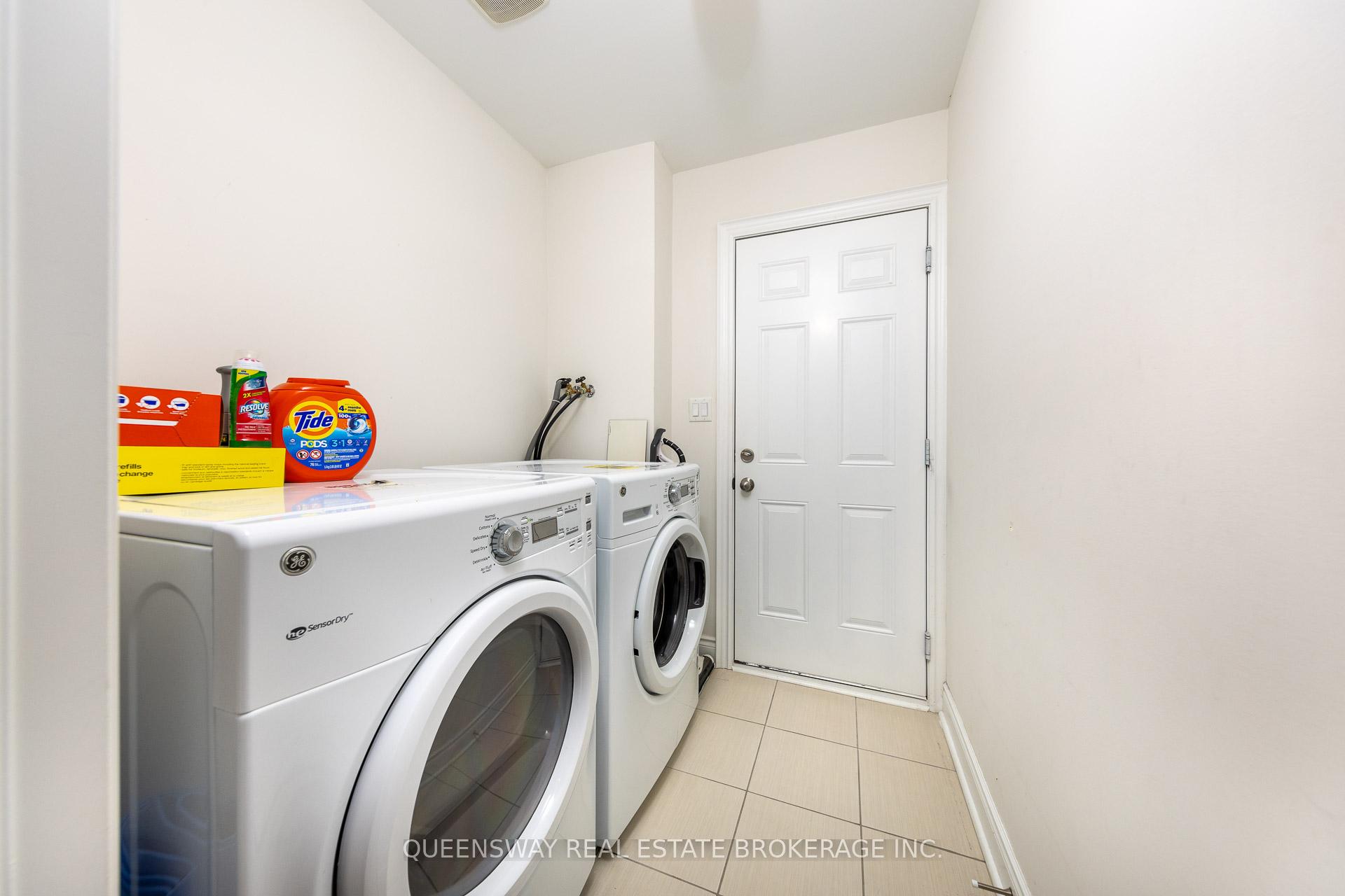 Photo 5 of 30 Ingleside Street, Vaughan, East Woodbridge — HOMEH
