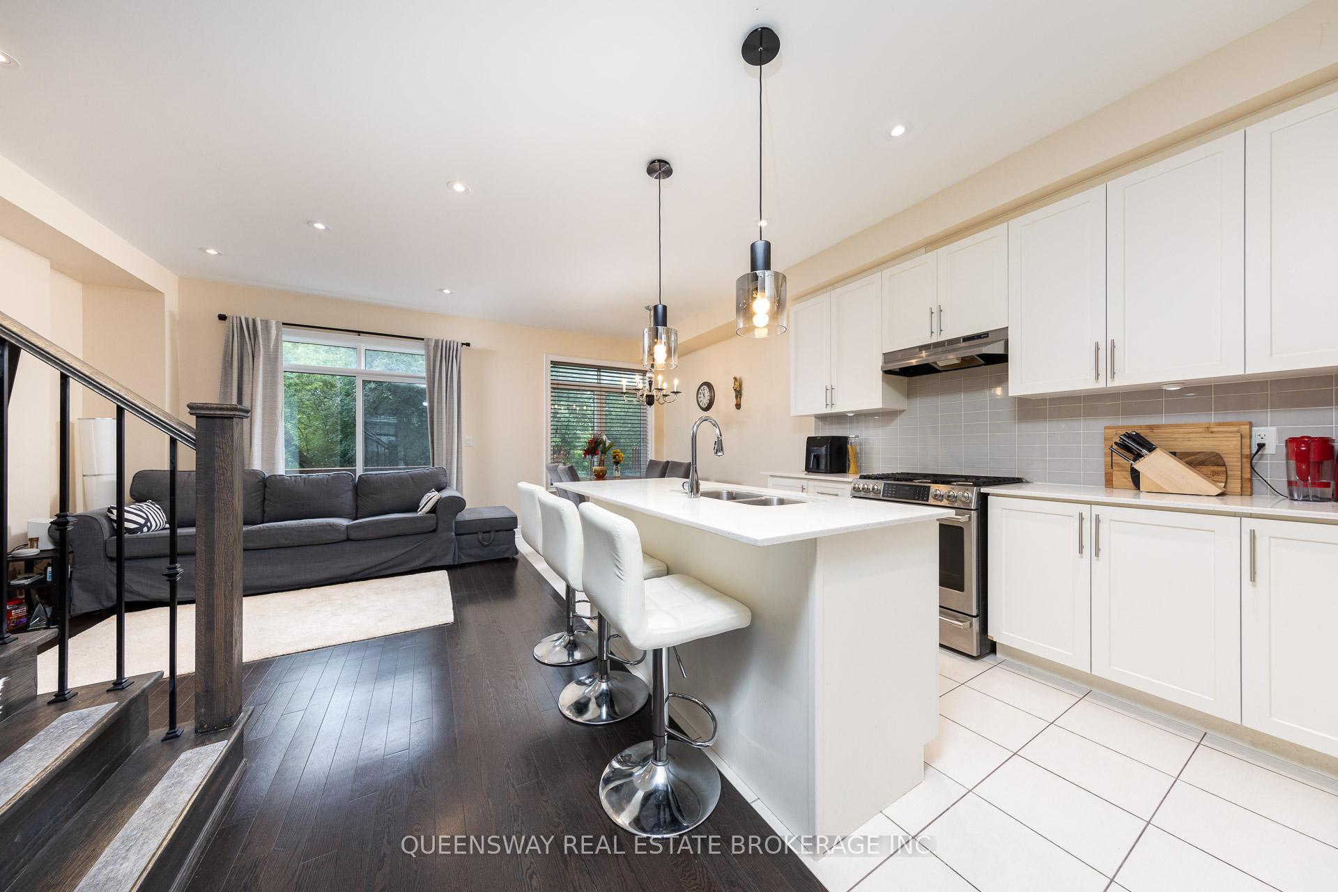 Photo 10 of 30 Ingleside Street, Vaughan, East Woodbridge — HOMEH