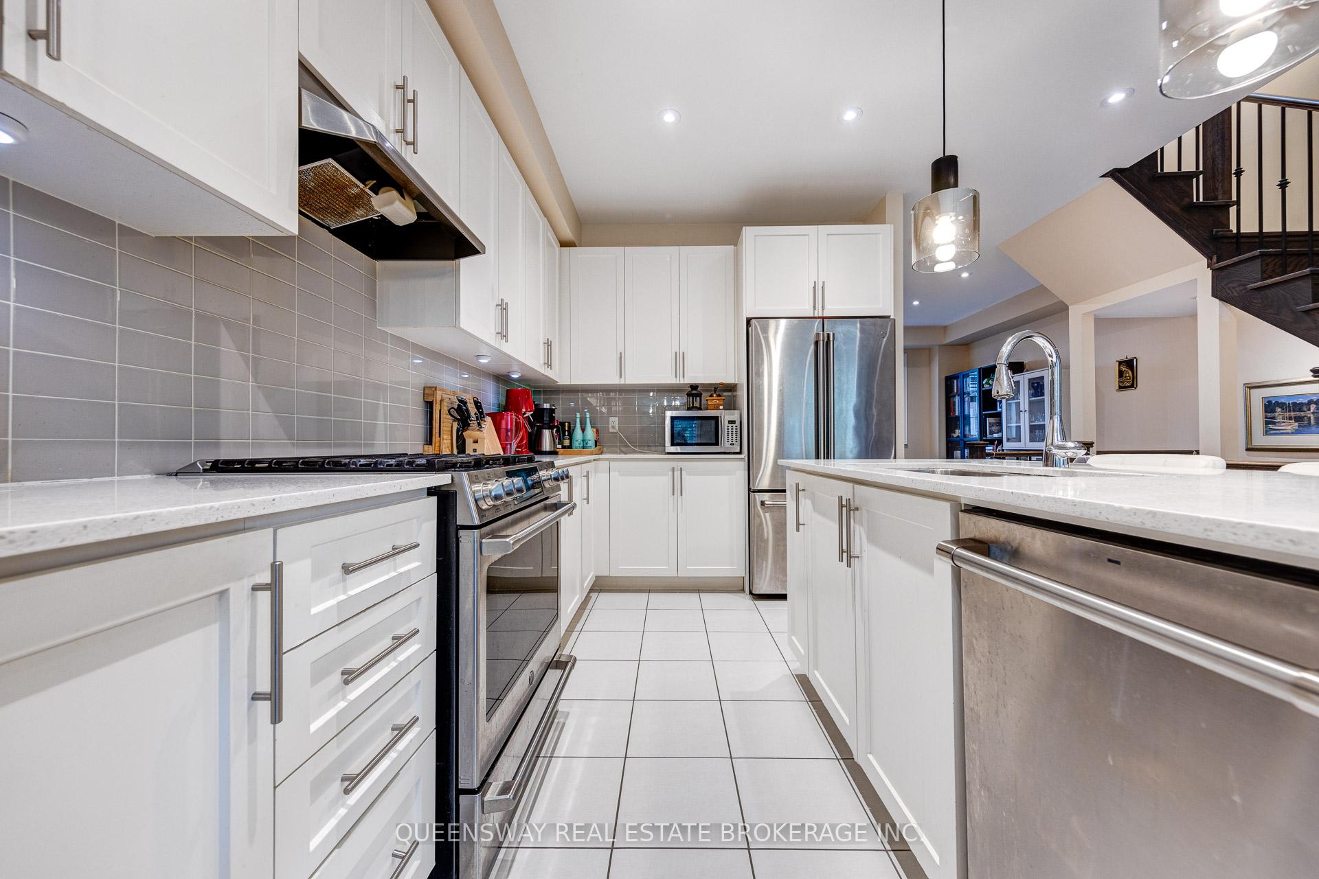 Photo 16 of 30 Ingleside Street, Vaughan, East Woodbridge — HOMEH