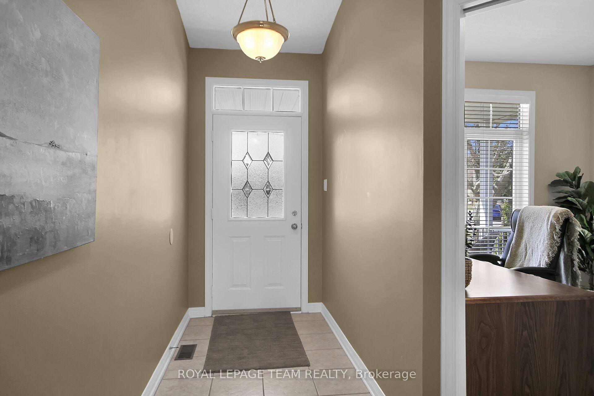 Photo 4 of 28 Sable Run Drive, Ottawa, Stittsville (Central) — HOMEH