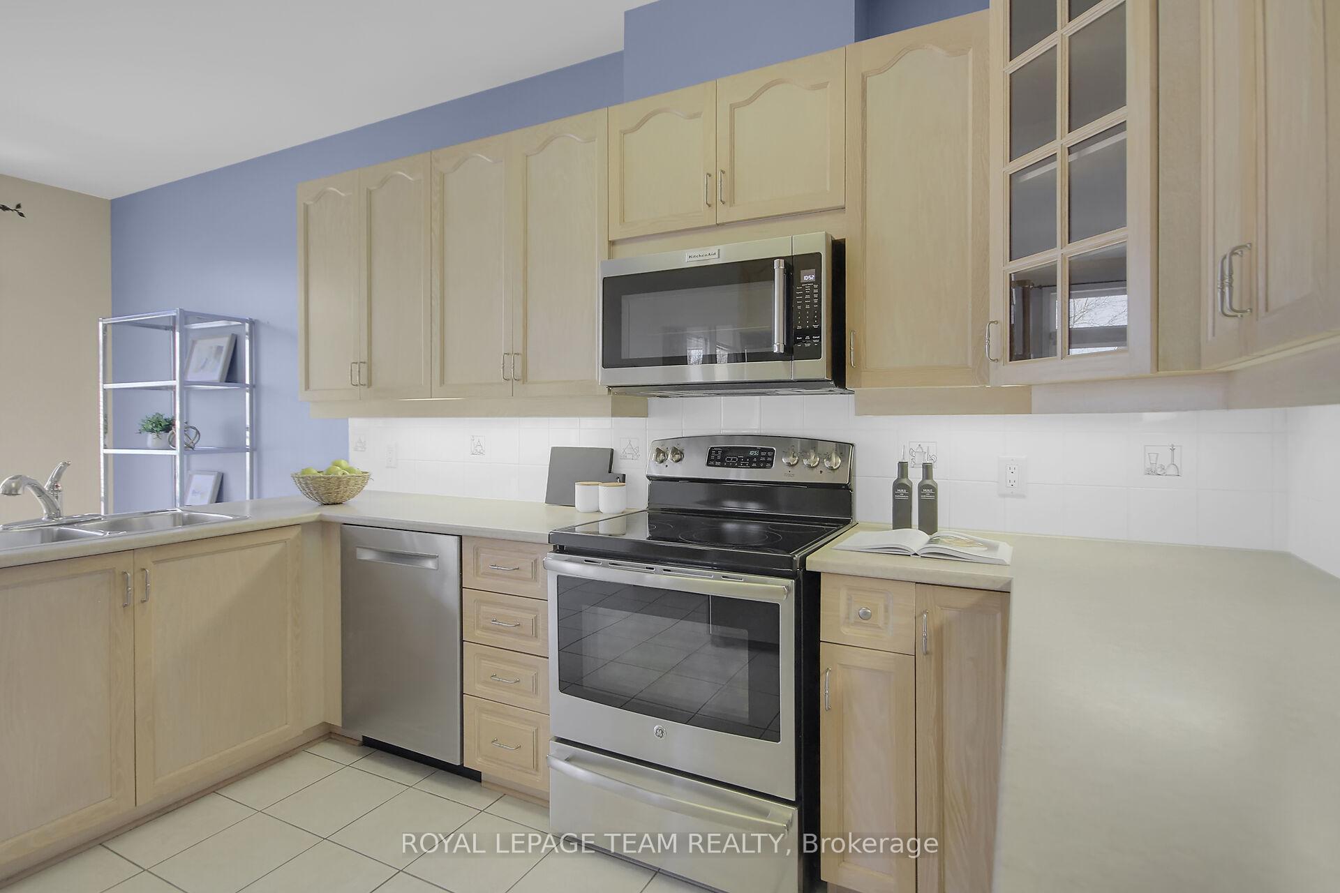 Photo 12 of 28 Sable Run Drive, Ottawa, Stittsville (Central) — HOMEH