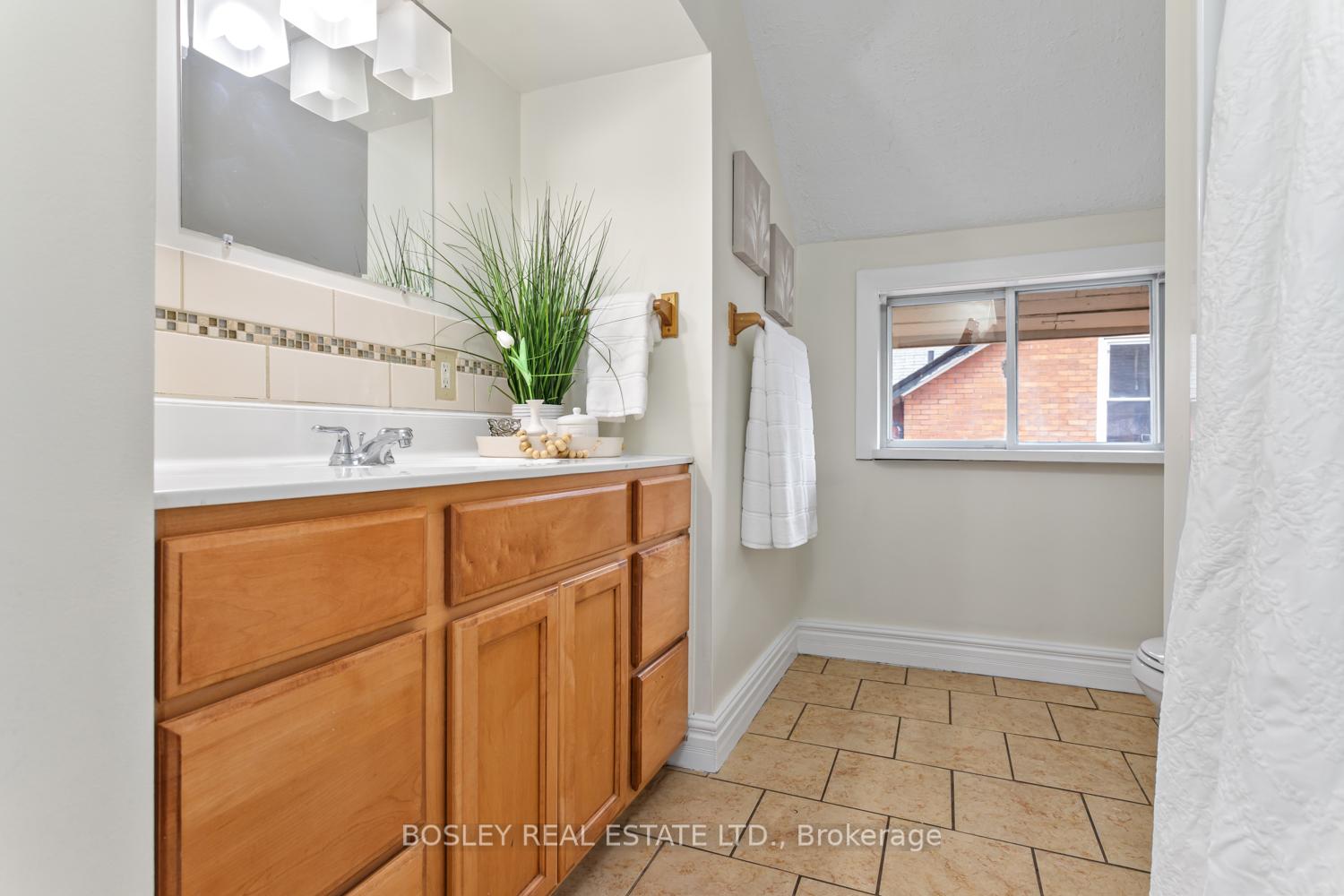 Photo 17 of 125 University Avenue W, Cobourg — HOMEH
