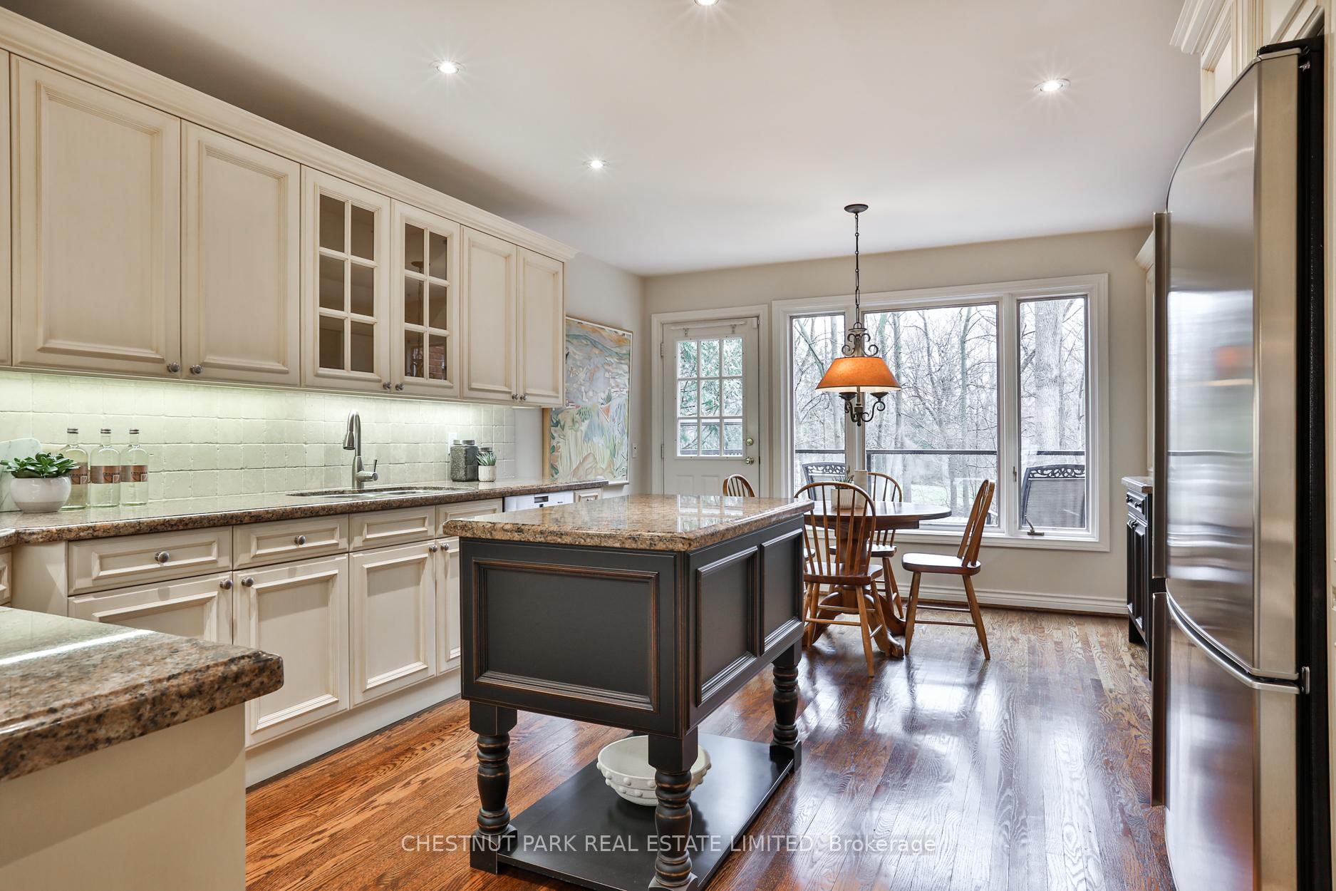 Photo 11 of 24 McGlashan Court, Toronto, Bedford Park-Nortown — HOMEH