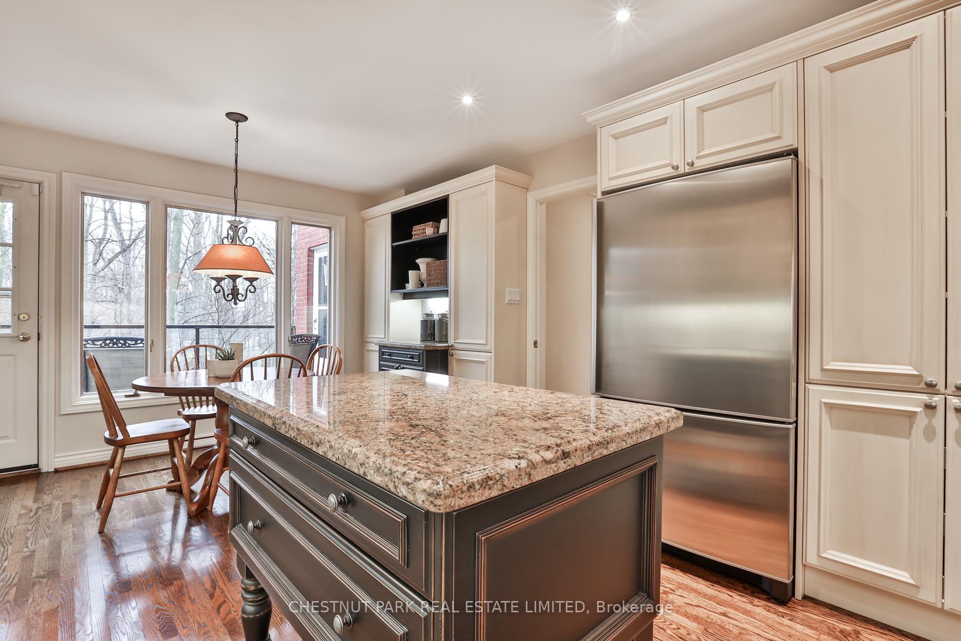Photo 13 of 24 McGlashan Court, Toronto, Bedford Park-Nortown — HOMEH