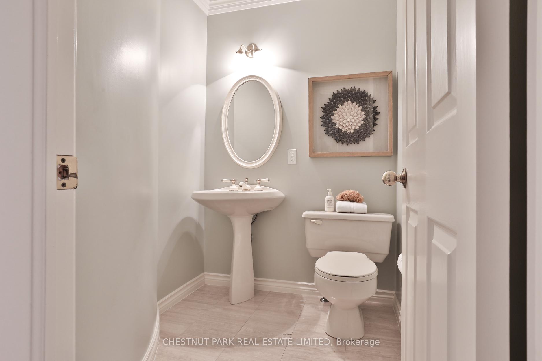 Photo 14 of 24 McGlashan Court, Toronto, Bedford Park-Nortown — HOMEH