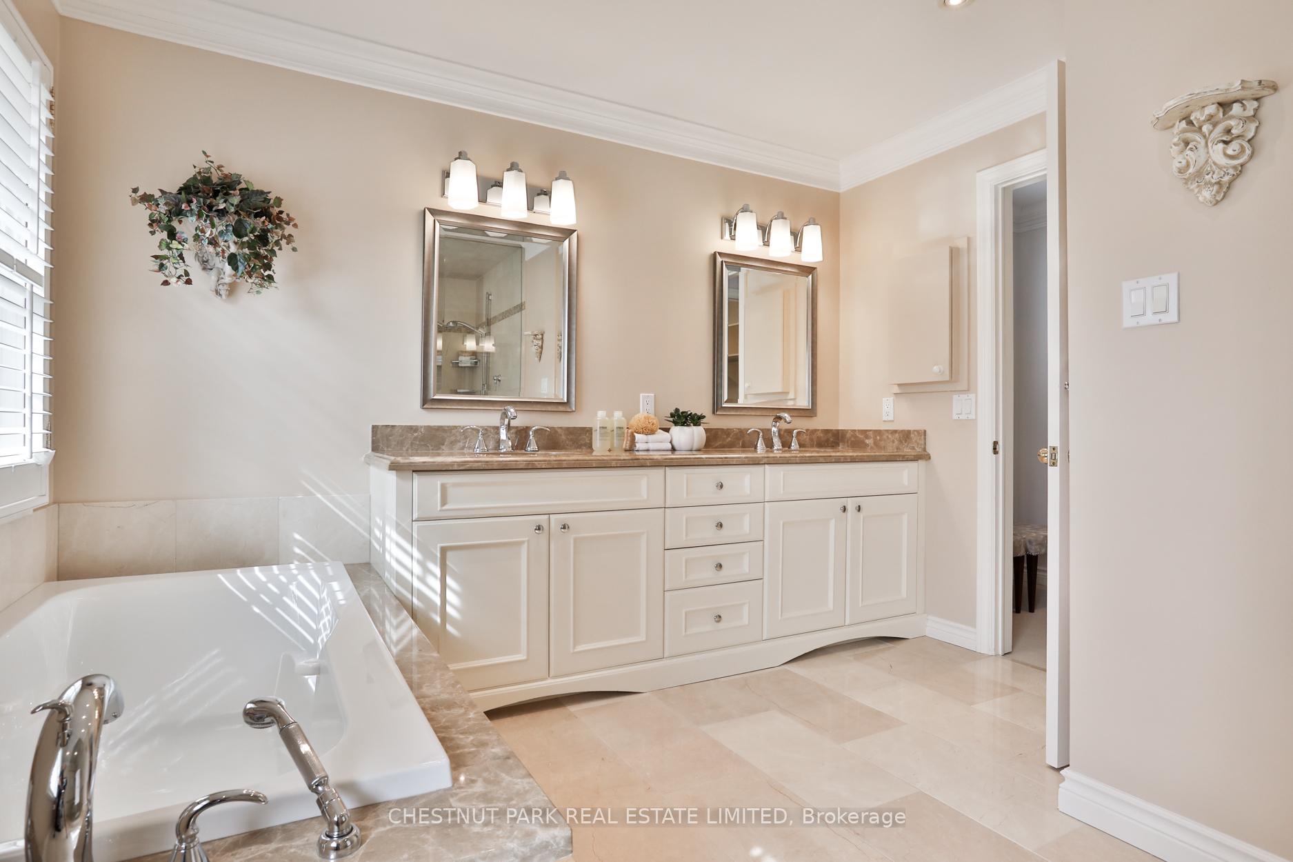 Photo 5 of 24 McGlashan Court, Toronto, Bedford Park-Nortown — HOMEH