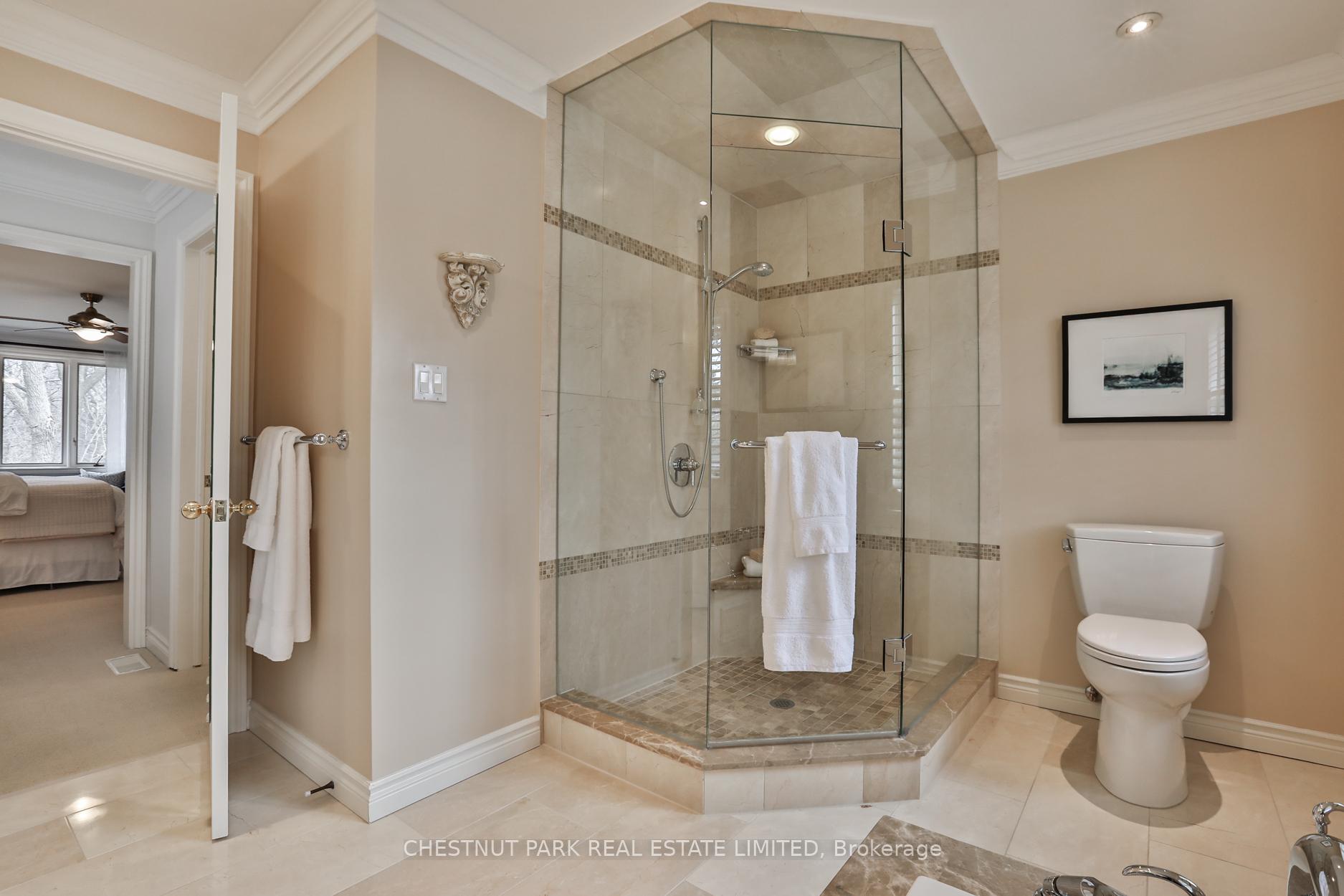 Photo 4 of 24 McGlashan Court, Toronto, Bedford Park-Nortown — HOMEH