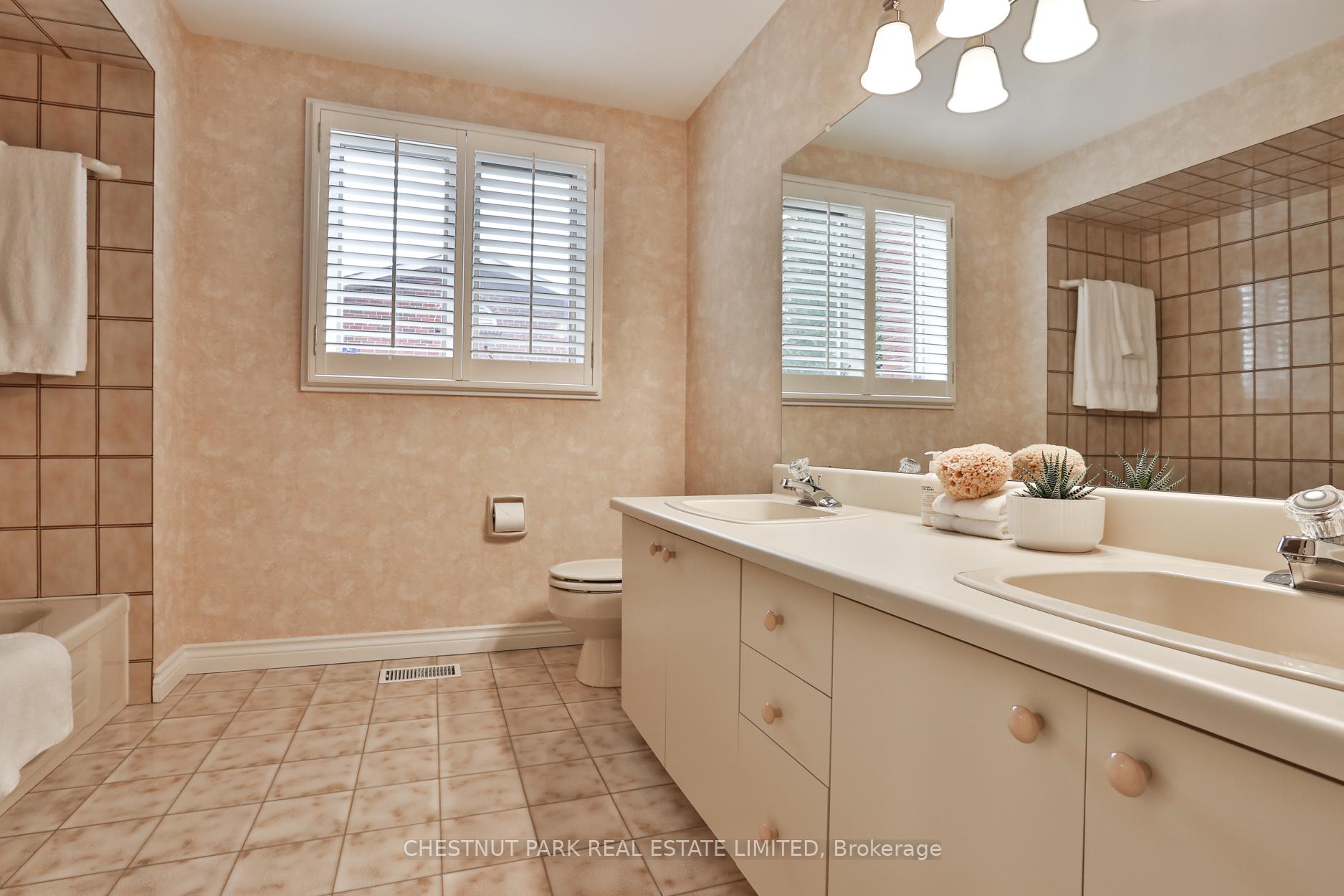 Photo 35 of 24 McGlashan Court, Toronto, Bedford Park-Nortown — HOMEH