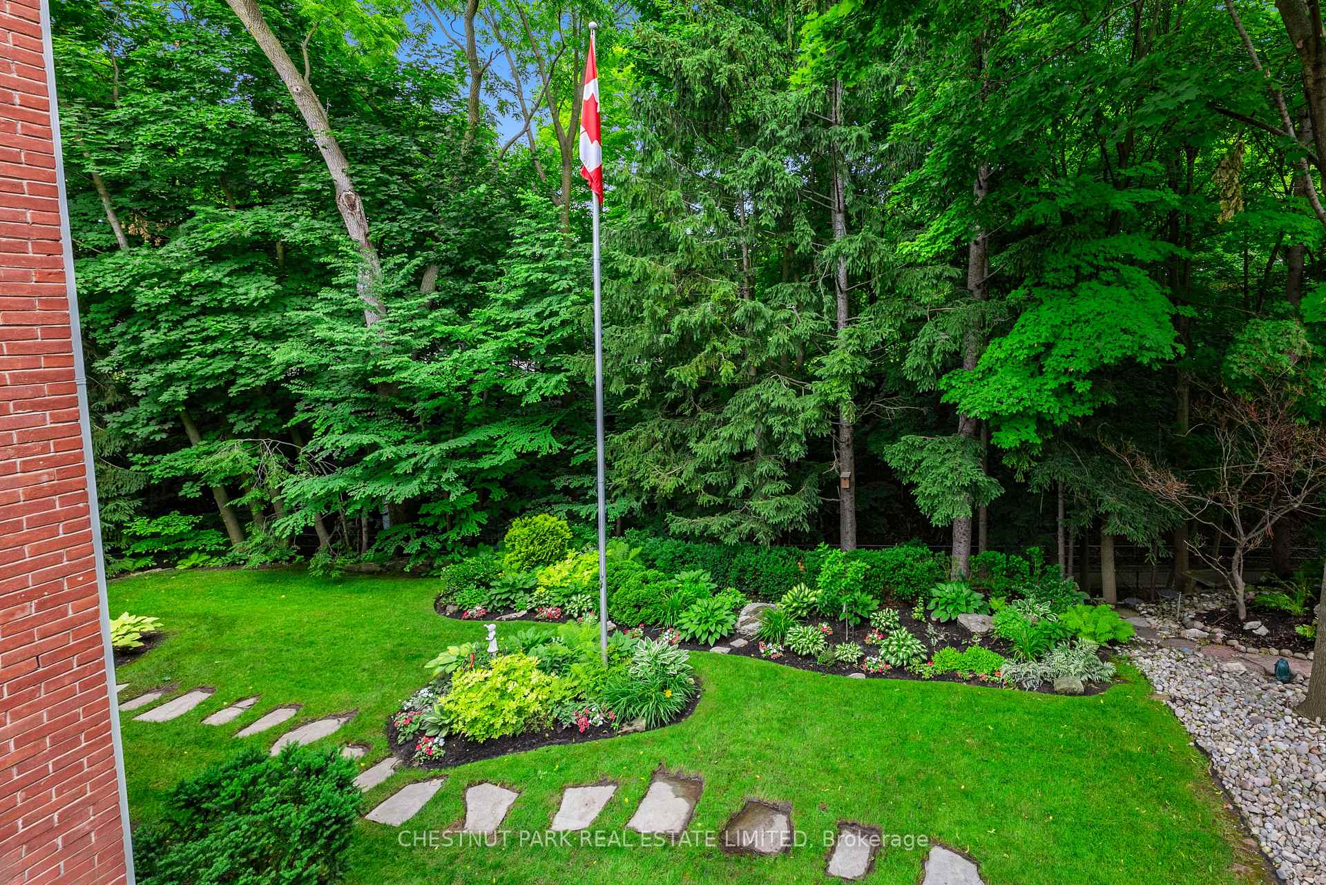 Photo 17 of 24 McGlashan Court, Toronto, Bedford Park-Nortown — HOMEH