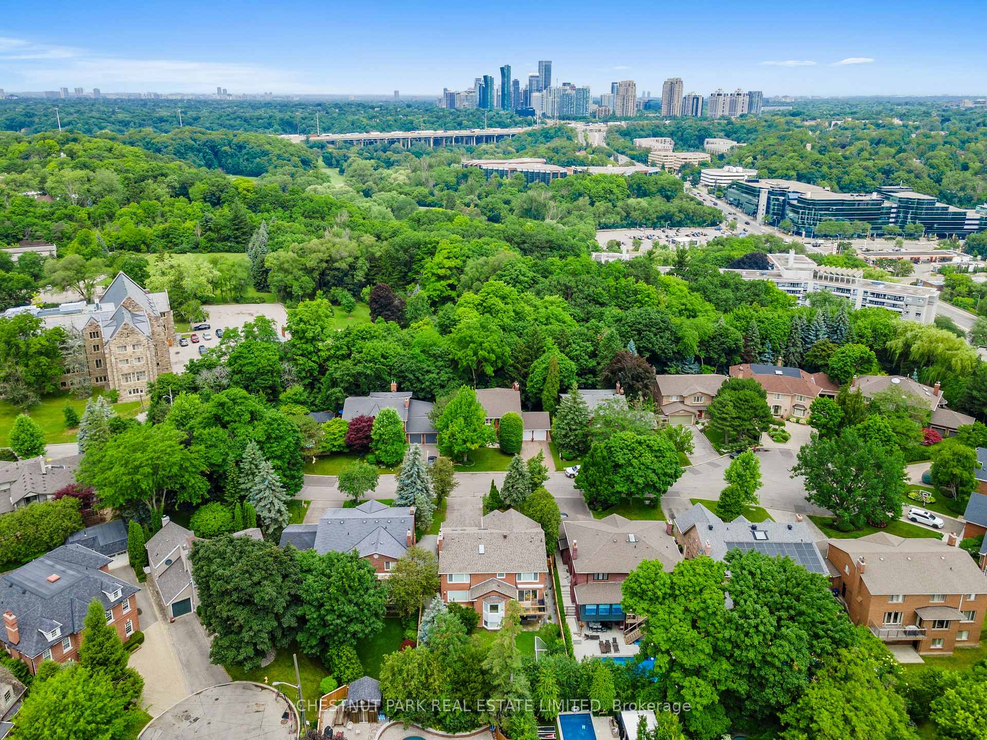 Photo 21 of 24 McGlashan Court, Toronto, Bedford Park-Nortown — HOMEH
