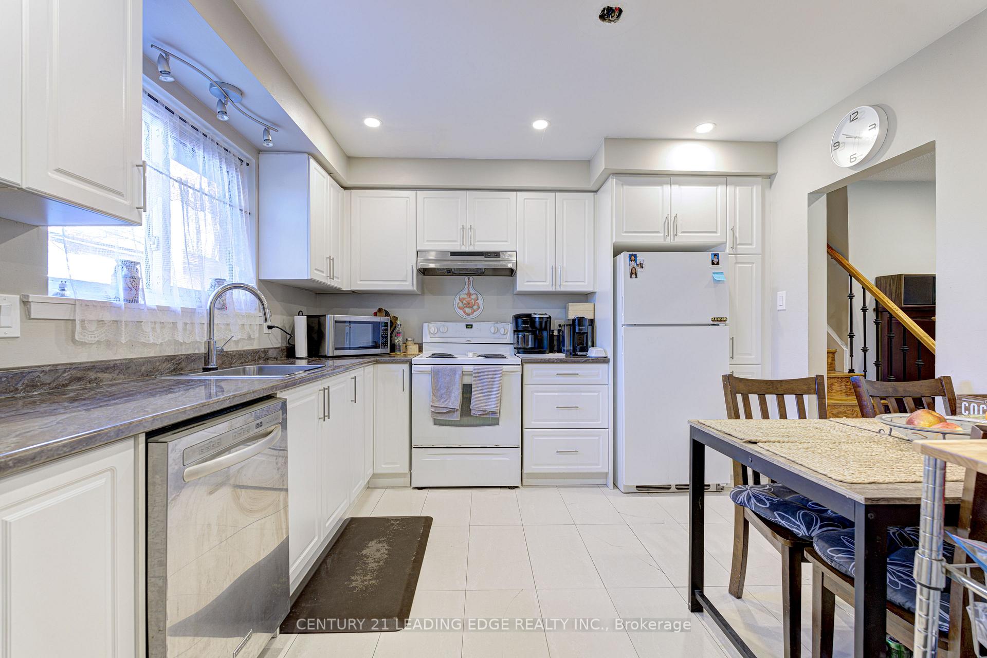 Photo 7 of 645 Balmoral Drive, Brampton, Southgate — HOMEH