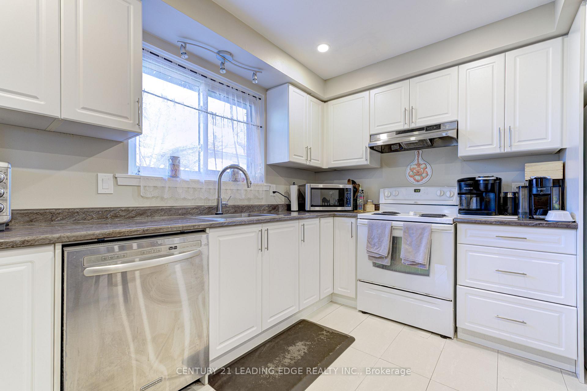 Photo 8 of 645 Balmoral Drive, Brampton, Southgate — HOMEH