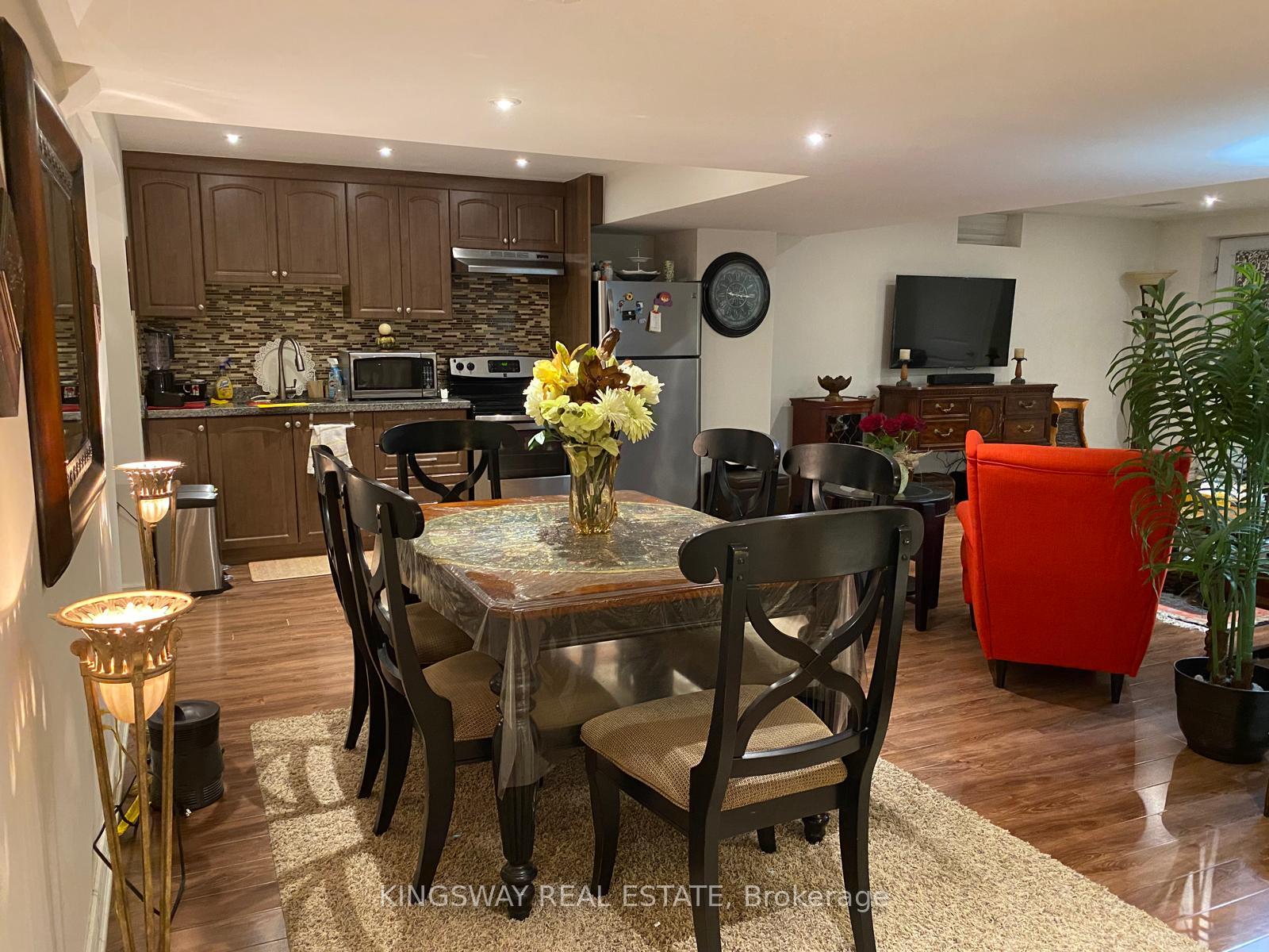 Photo 2 of 130 Bentwwod Crescent, Vaughan, Vellore Village — HOMEH