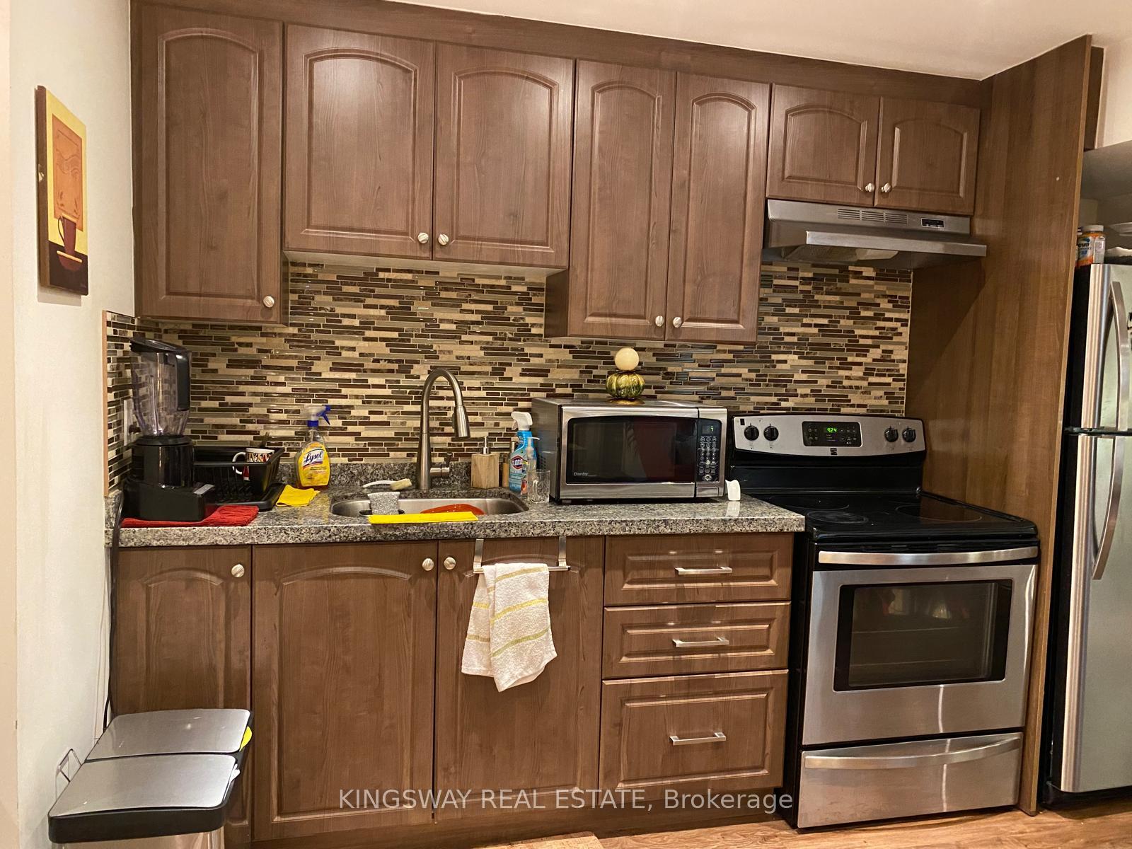 Photo 10 of 130 Bentwwod Crescent, Vaughan, Vellore Village — HOMEH