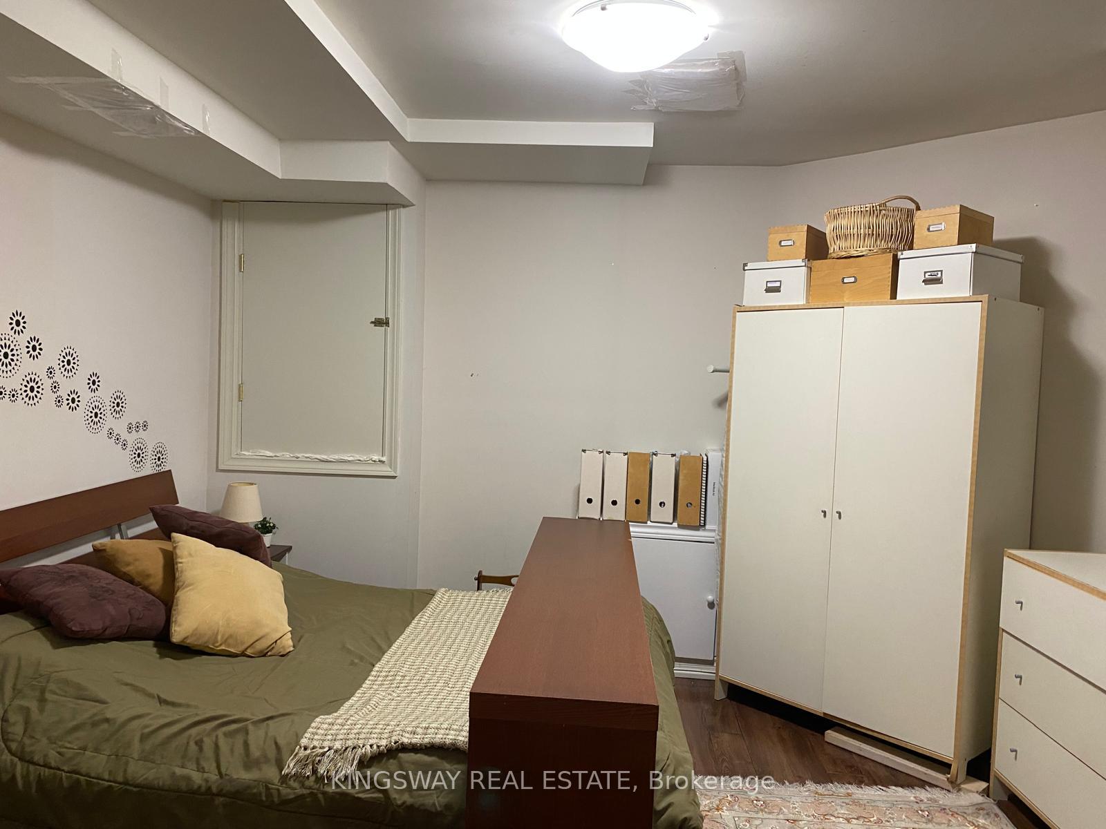 Photo 3 of 130 Bentwwod Crescent, Vaughan, Vellore Village — HOMEH